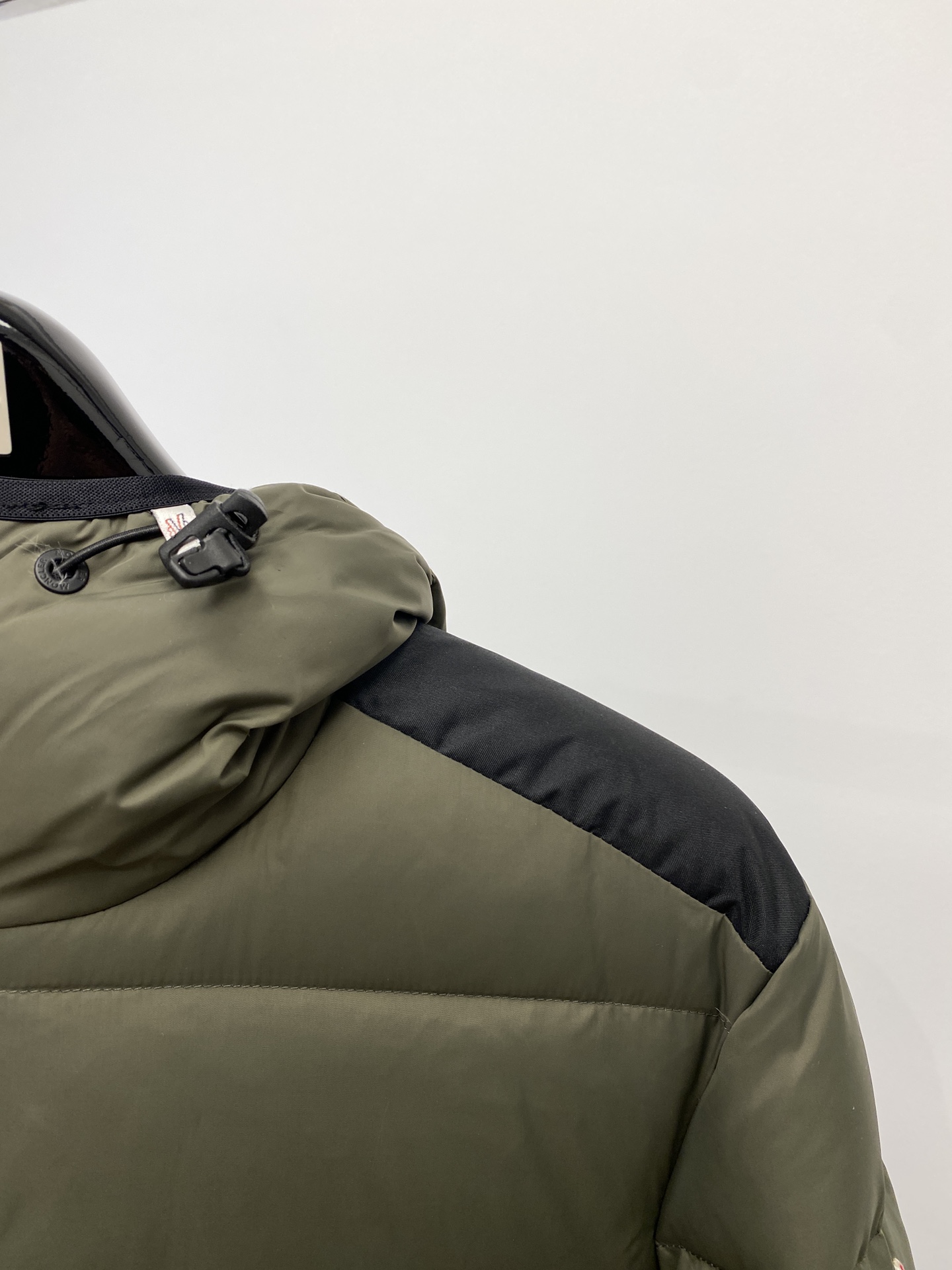 蒙口、2024最新款男士轻薄羽绒服、面料柔软舒适 ．上身版型超赞 ．拉链．辅料都是客供 、进口面料，轻便