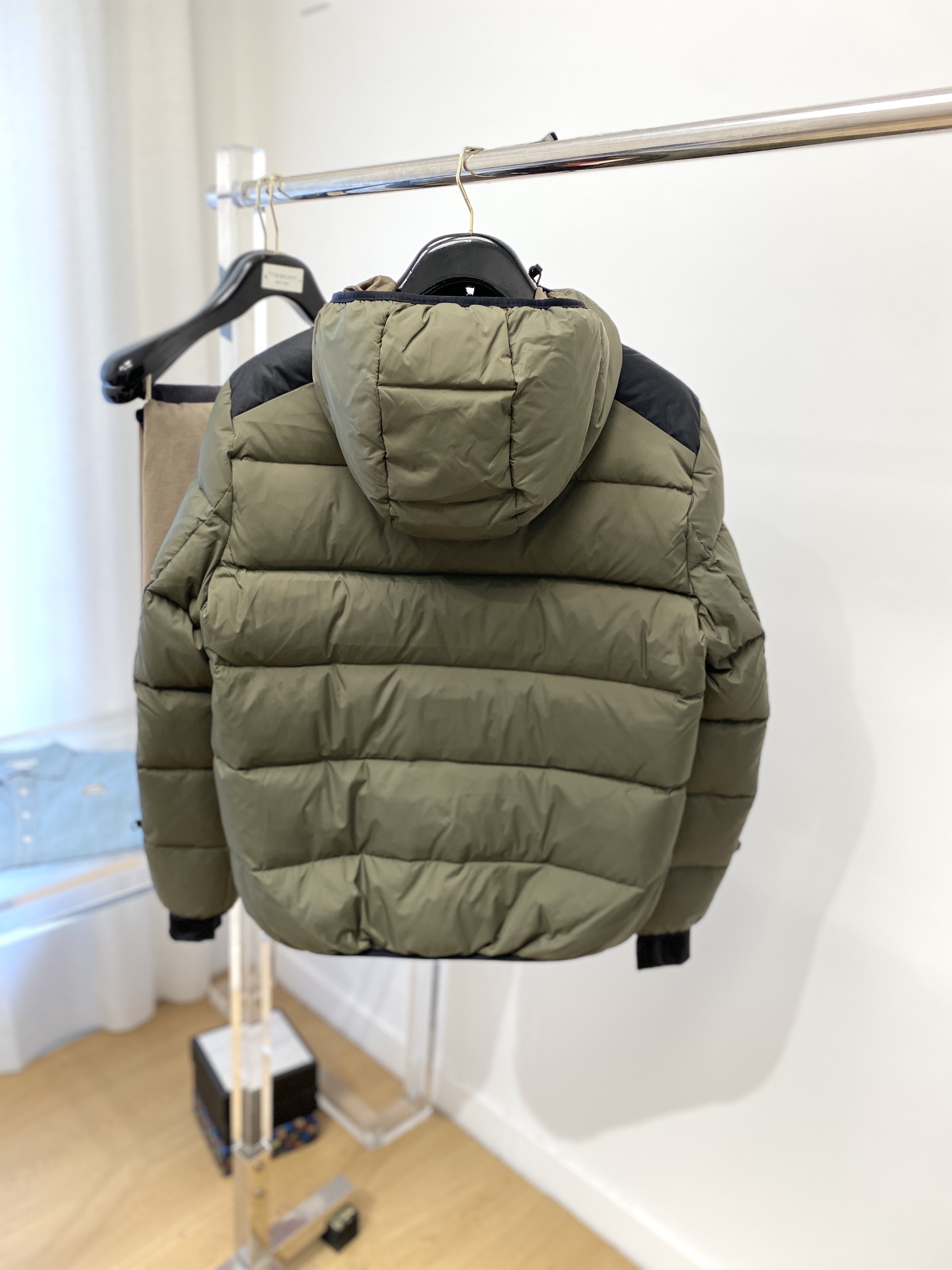 蒙口、2024最新款男士轻薄羽绒服、面料柔软舒适 ．上身版型超赞 ．拉链．辅料都是客供 、进口面料，轻便