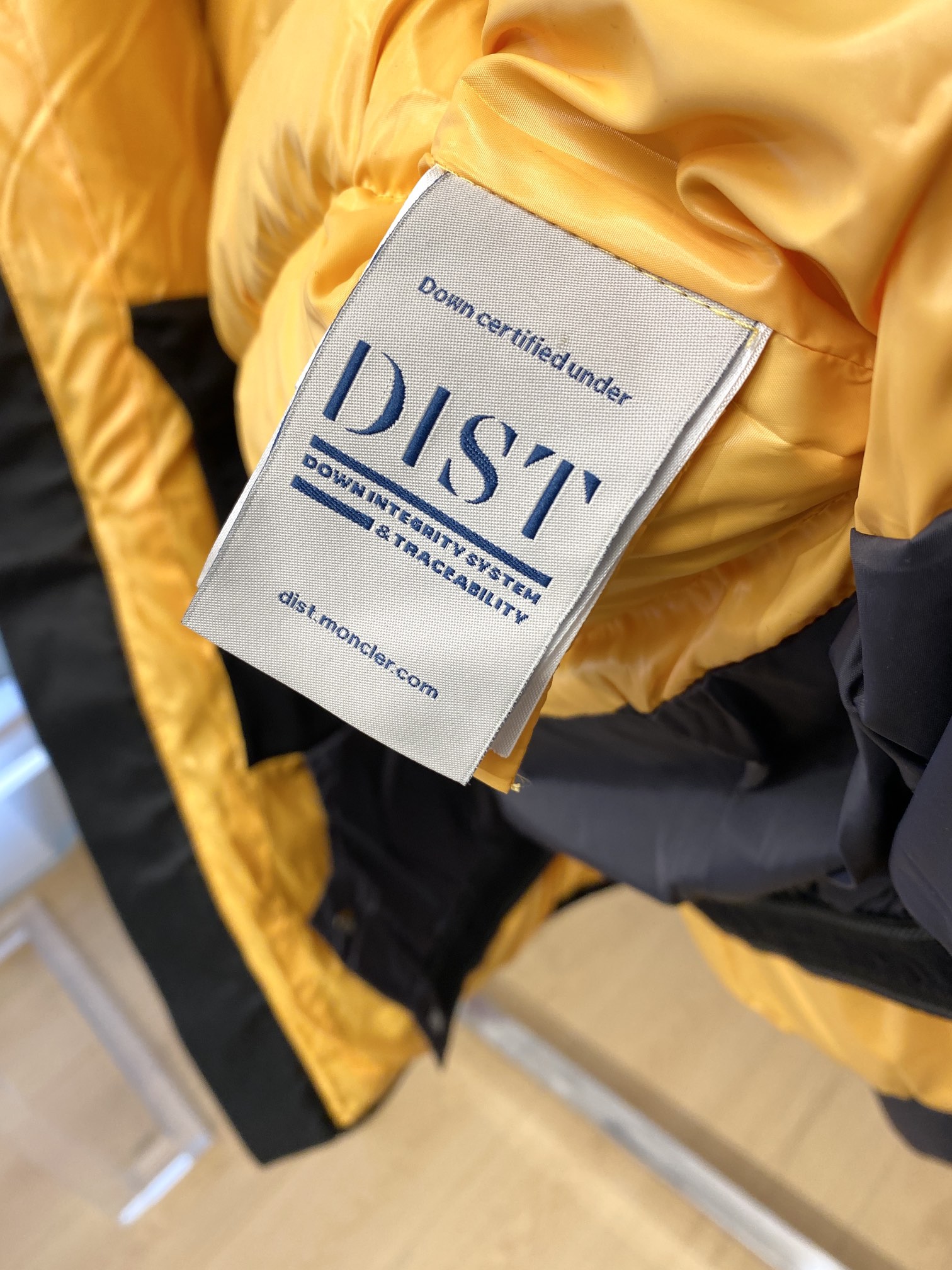 蒙口、2024最新款男士轻薄羽绒服、面料柔软舒适 ．上身版型超赞 ．拉链．辅料都是客供 、进口面料，轻便