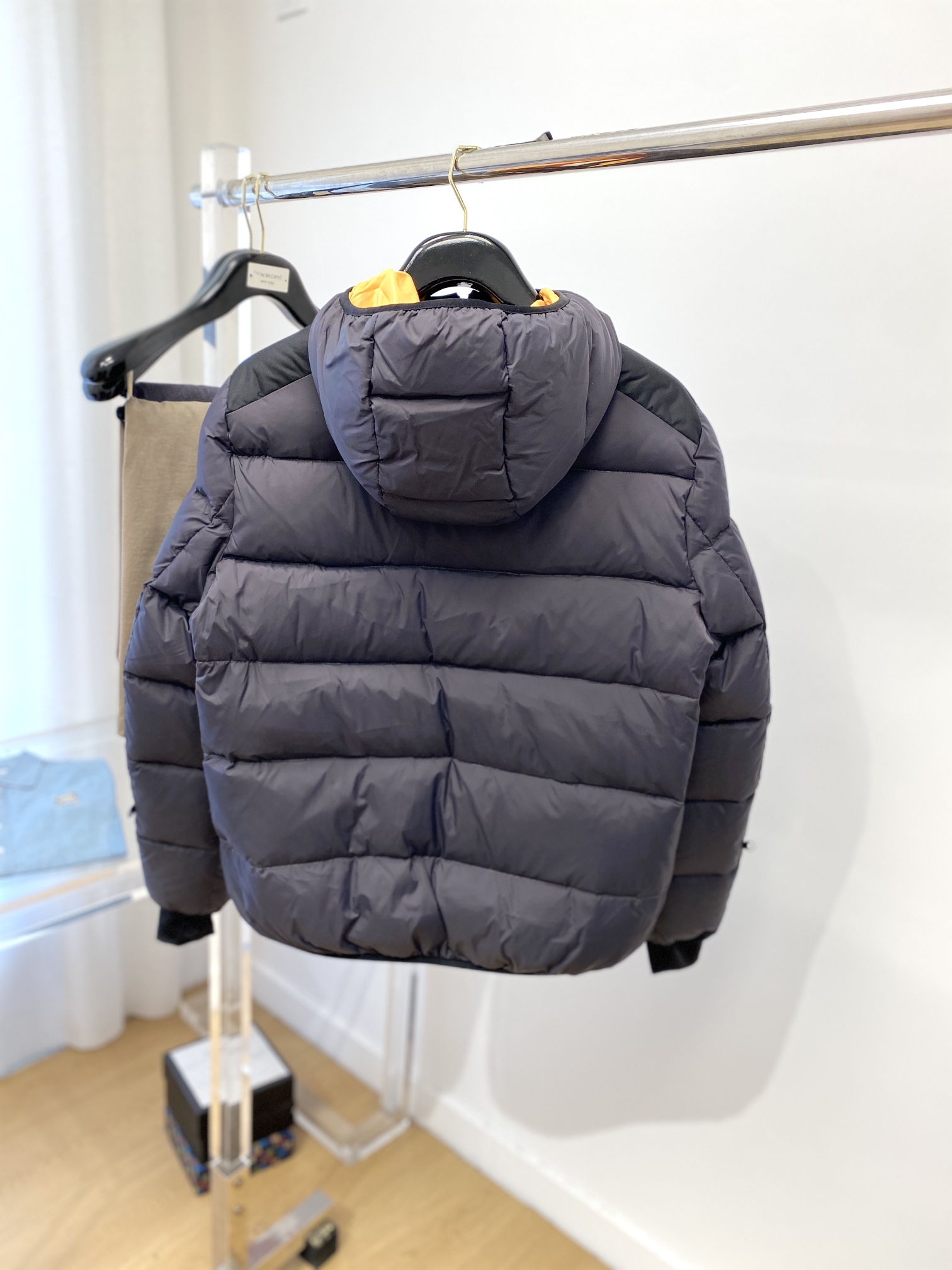 蒙口、2024最新款男士轻薄羽绒服、面料柔软舒适 ．上身版型超赞 ．拉链．辅料都是客供 、进口面料，轻便