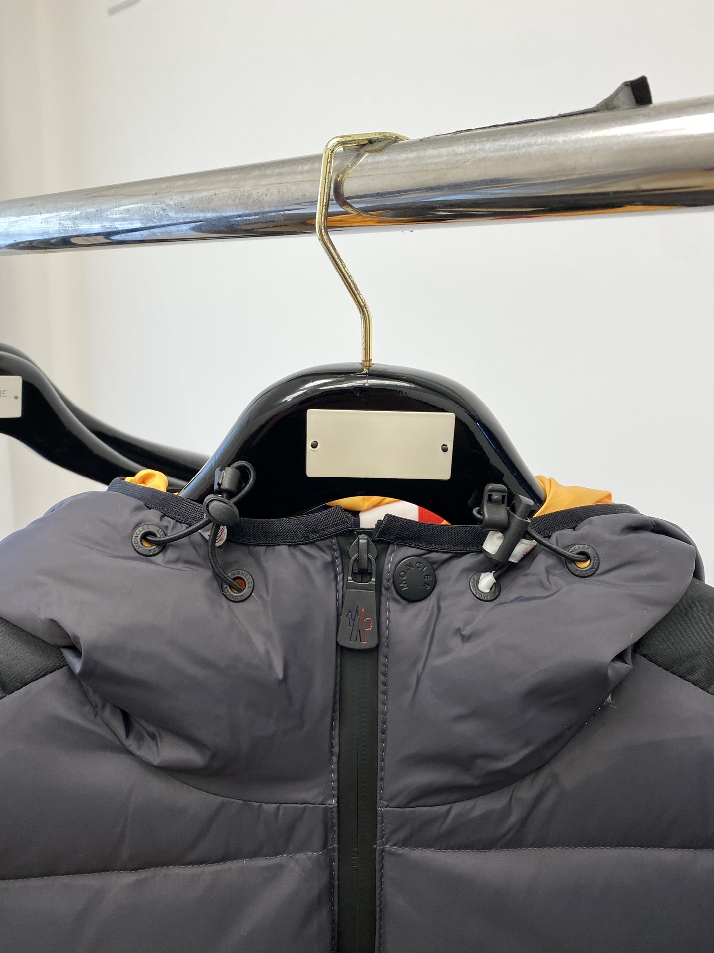 蒙口、2024最新款男士轻薄羽绒服、面料柔软舒适 ．上身版型超赞 ．拉链．辅料都是客供 、进口面料，轻便