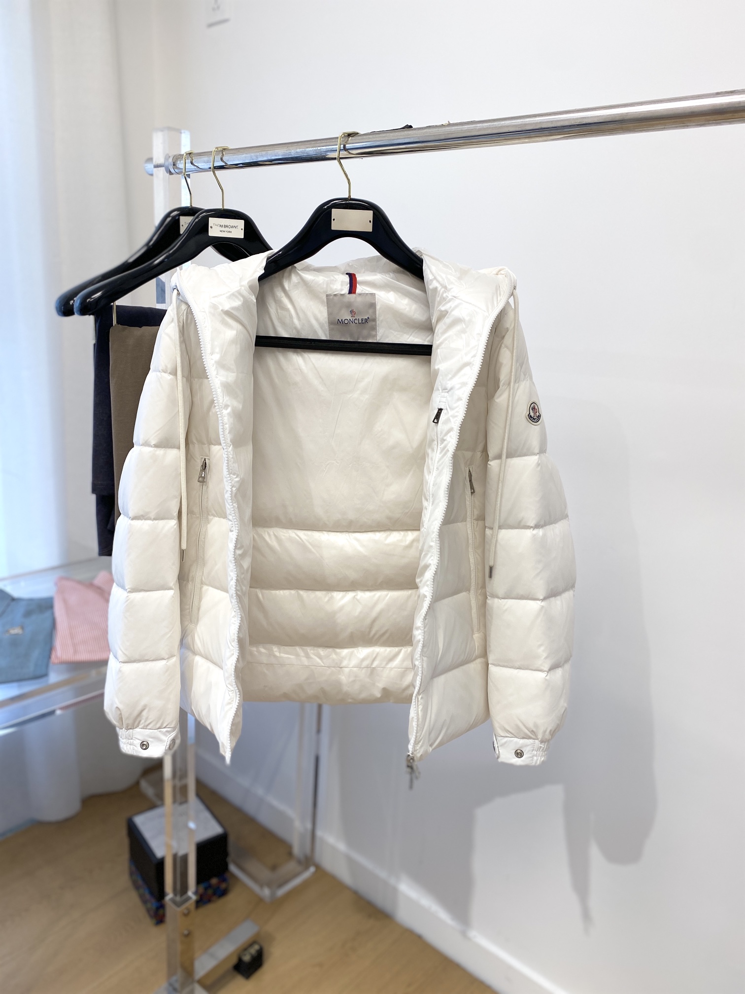 蒙口、2025最新款男士轻薄羽绒服、面料柔软舒适 ．上身版型超赞 ．拉链．辅料都是客供 、进口面料，轻便