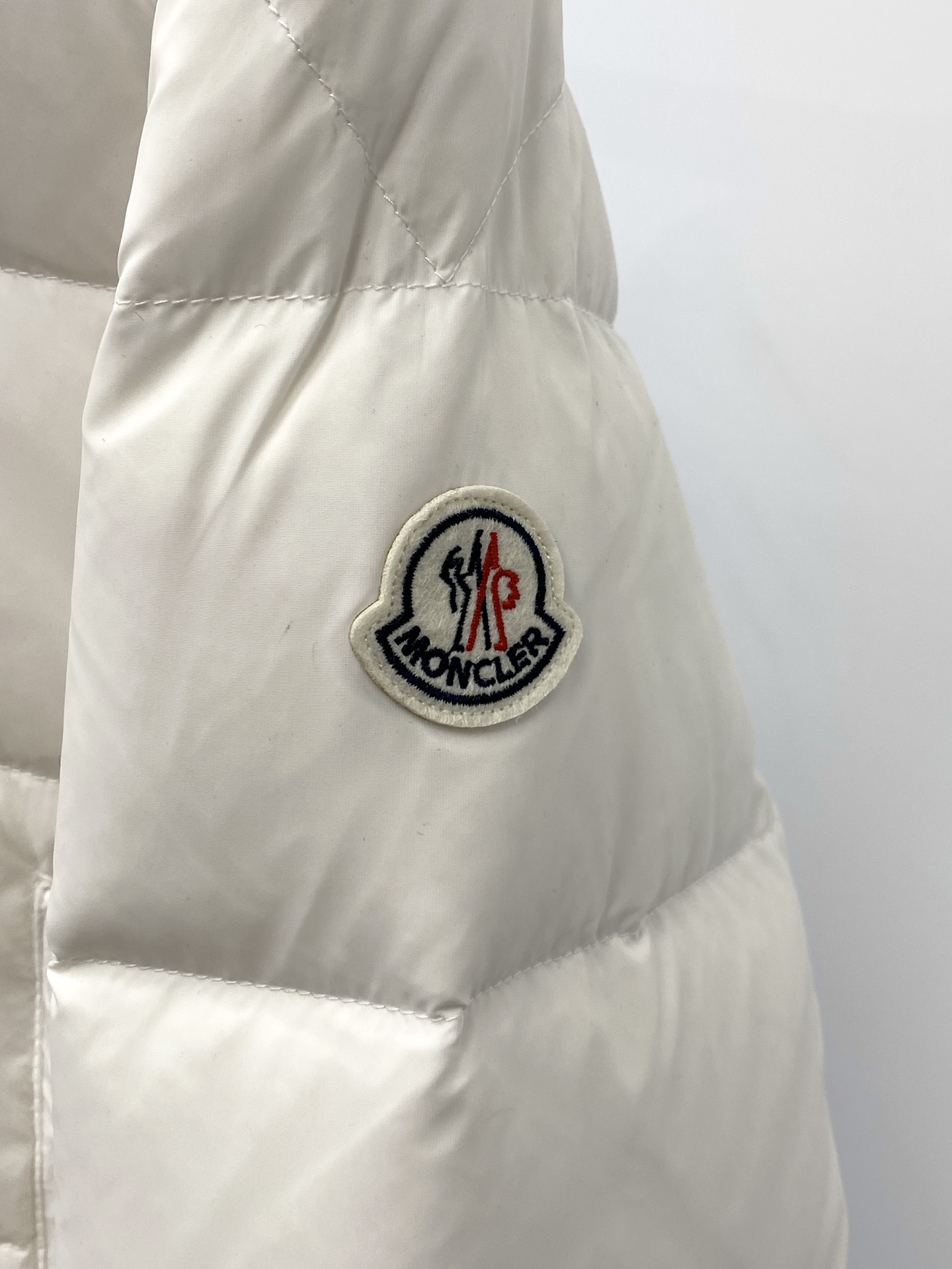 蒙口、2025最新款男士轻薄羽绒服、面料柔软舒适 ．上身版型超赞 ．拉链．辅料都是客供 、进口面料，轻便