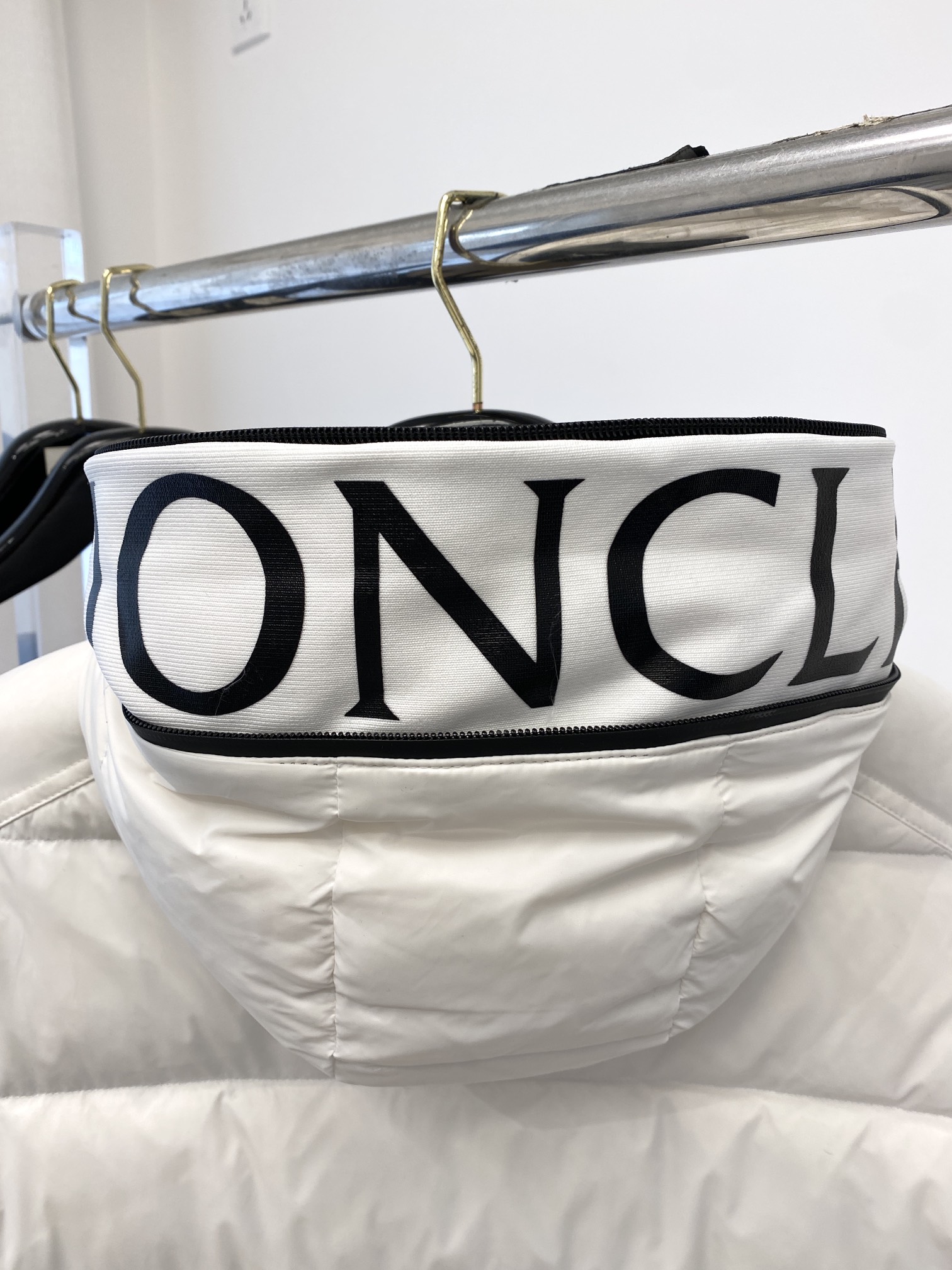 蒙口、2025最新款男士轻薄羽绒服、面料柔软舒适 ．上身版型超赞 ．拉链．辅料都是客供 、进口面料，轻便