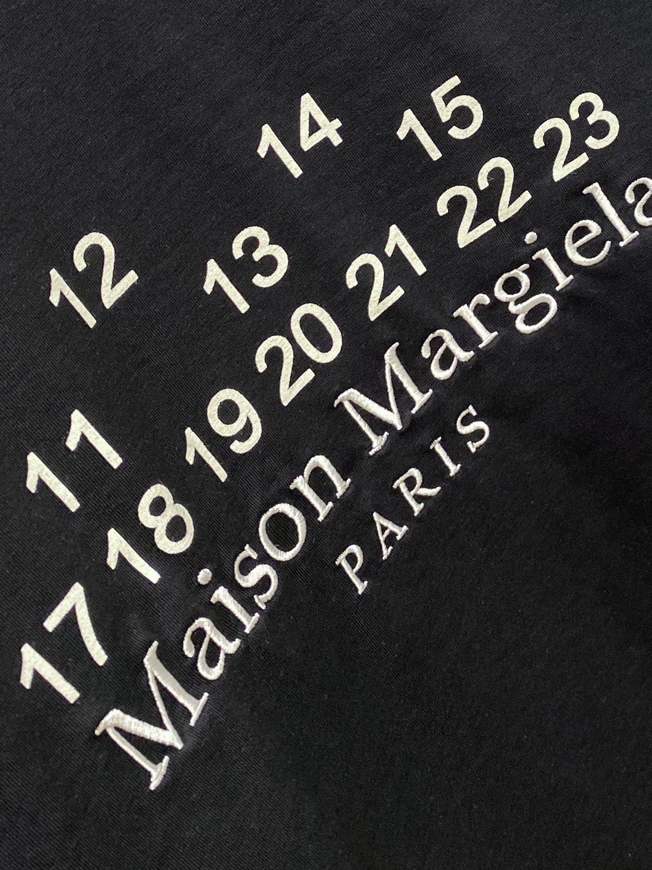 马吉拉2024新品短袖T恤帅气时尚胸前顶级印花刺绣字母logo简约百搭款面料棉不仅挺括保持潮流的廓形又穿