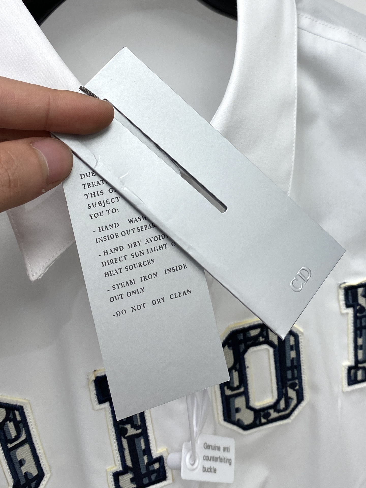 迪奥2024新款衬衫打造时装艺术感立体剪裁修身版型上身效果很帅气微彰显品位整体细节可以对比效果非常有型码