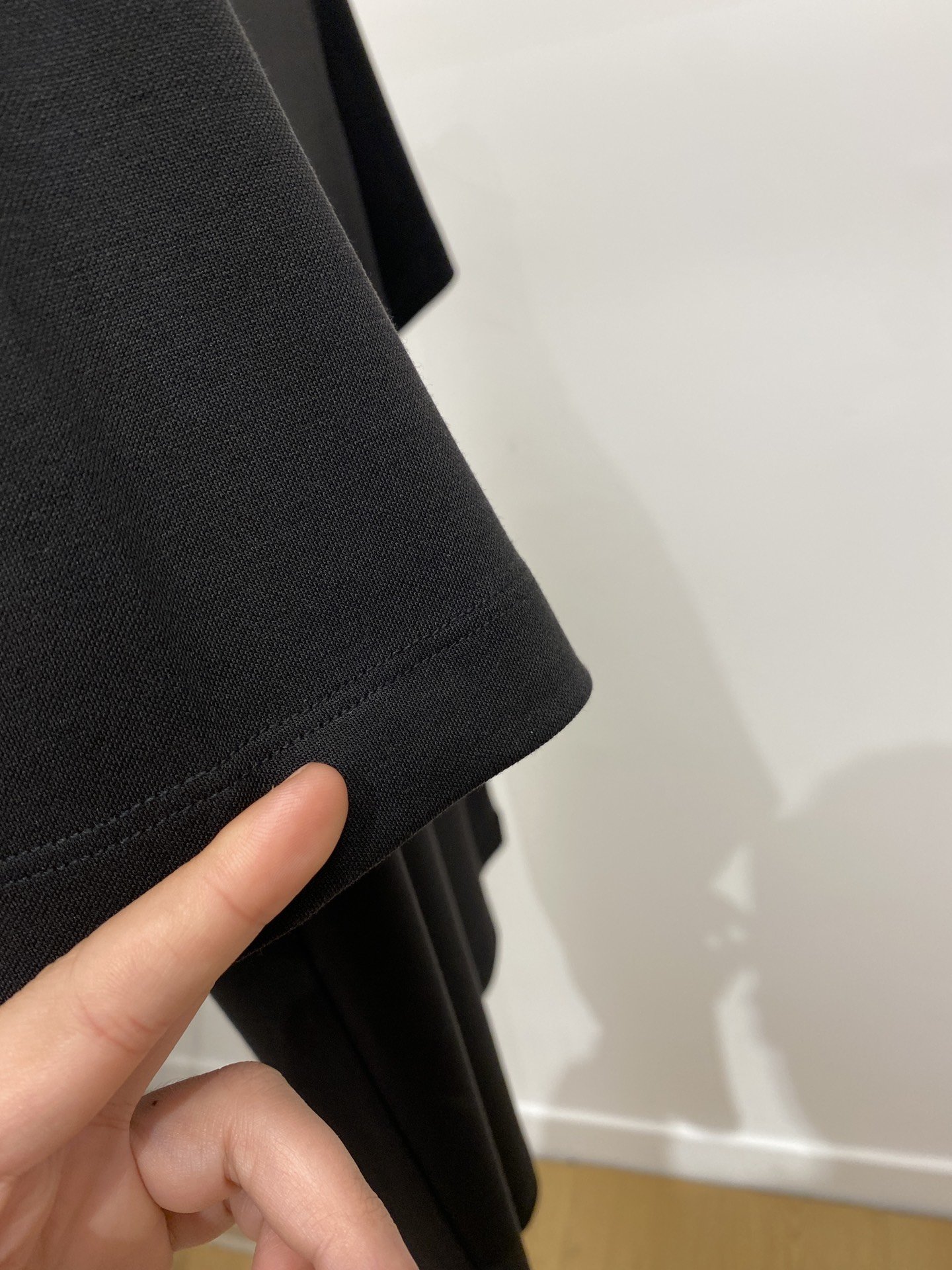 迪奥2024新品短袖T恤帅气时尚胸前精致刺绣字母logo简约百搭款面料棉不仅挺括保持潮流的廓形又穿着舒适