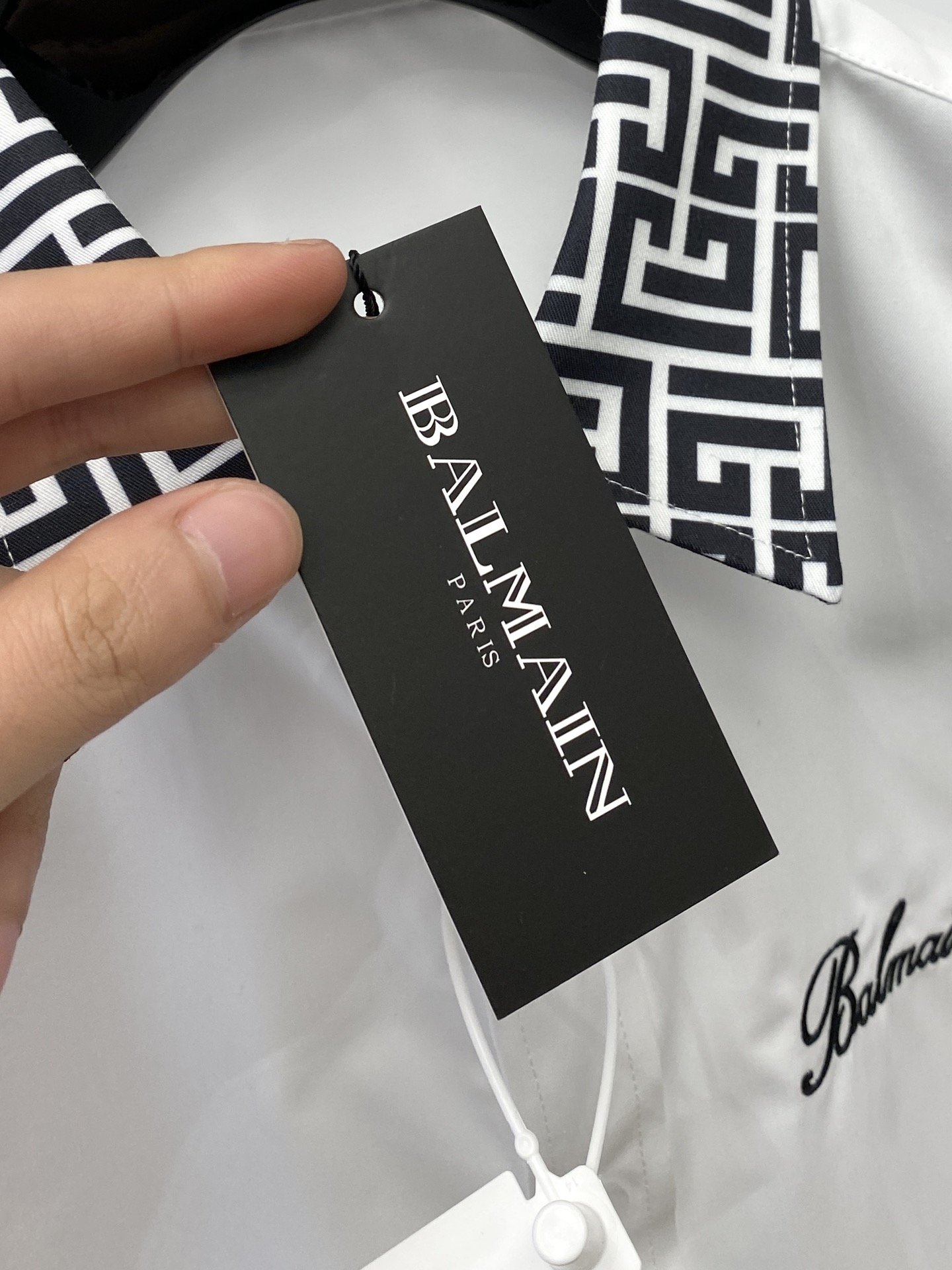 BALMAIN巴尔曼2024新款衬衫打造时装艺术感立体剪裁修身版型上身效果很帅气微彰显品位整体细节可以对