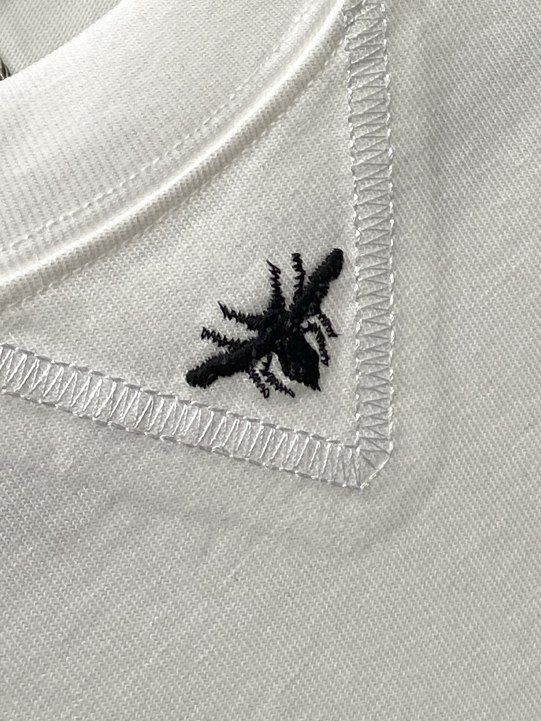 迪奥2024新品短袖T恤帅气时尚胸口精致刺绣蜜蜂图案logo简约百搭款面料棉不仅挺括保持潮流的廓形又穿着