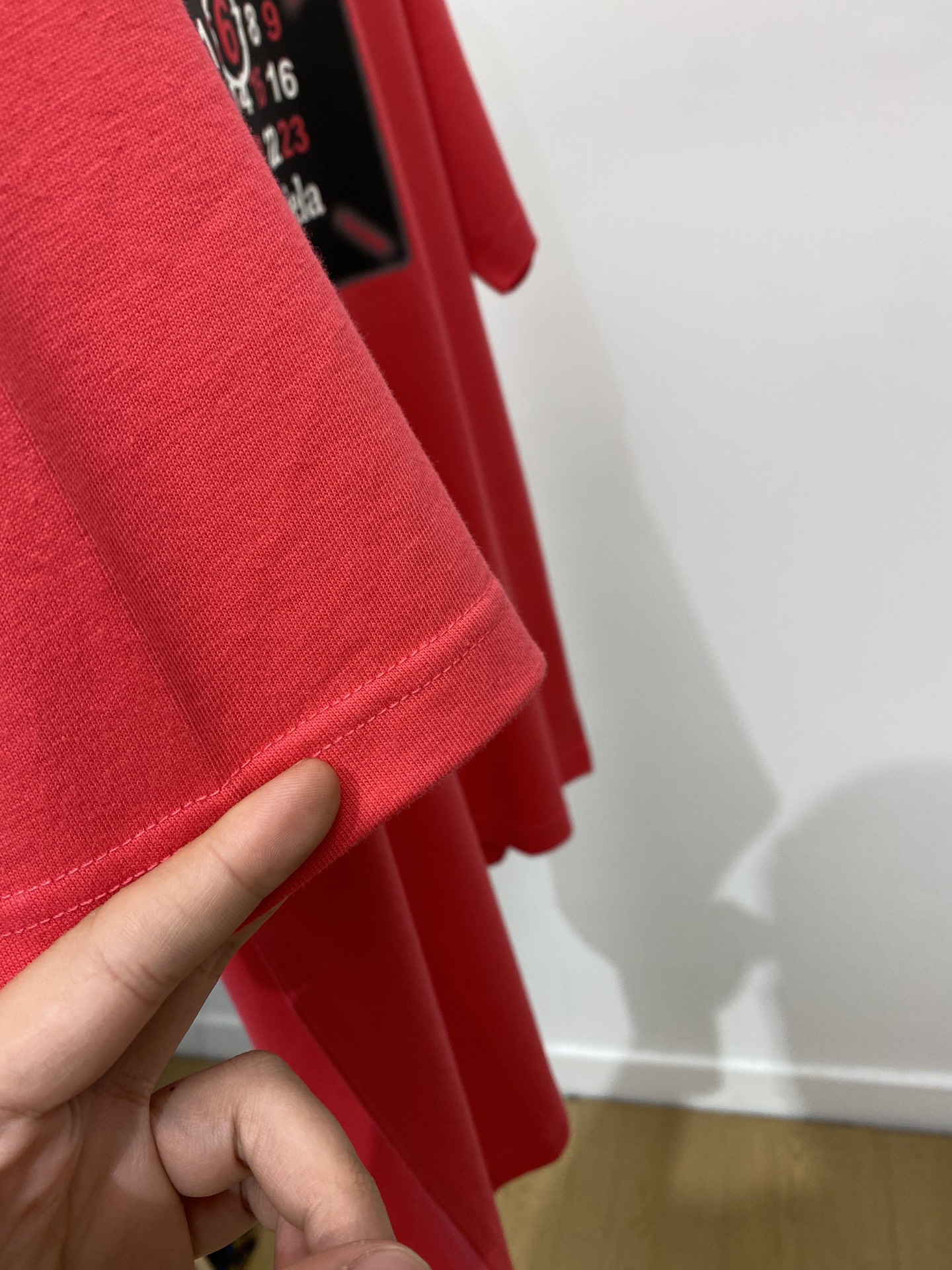 马吉拉2024新品短袖T恤帅气时尚胸前顶级印花字母logo简约百搭款面料棉不仅挺括保持潮流的廓形又穿着舒