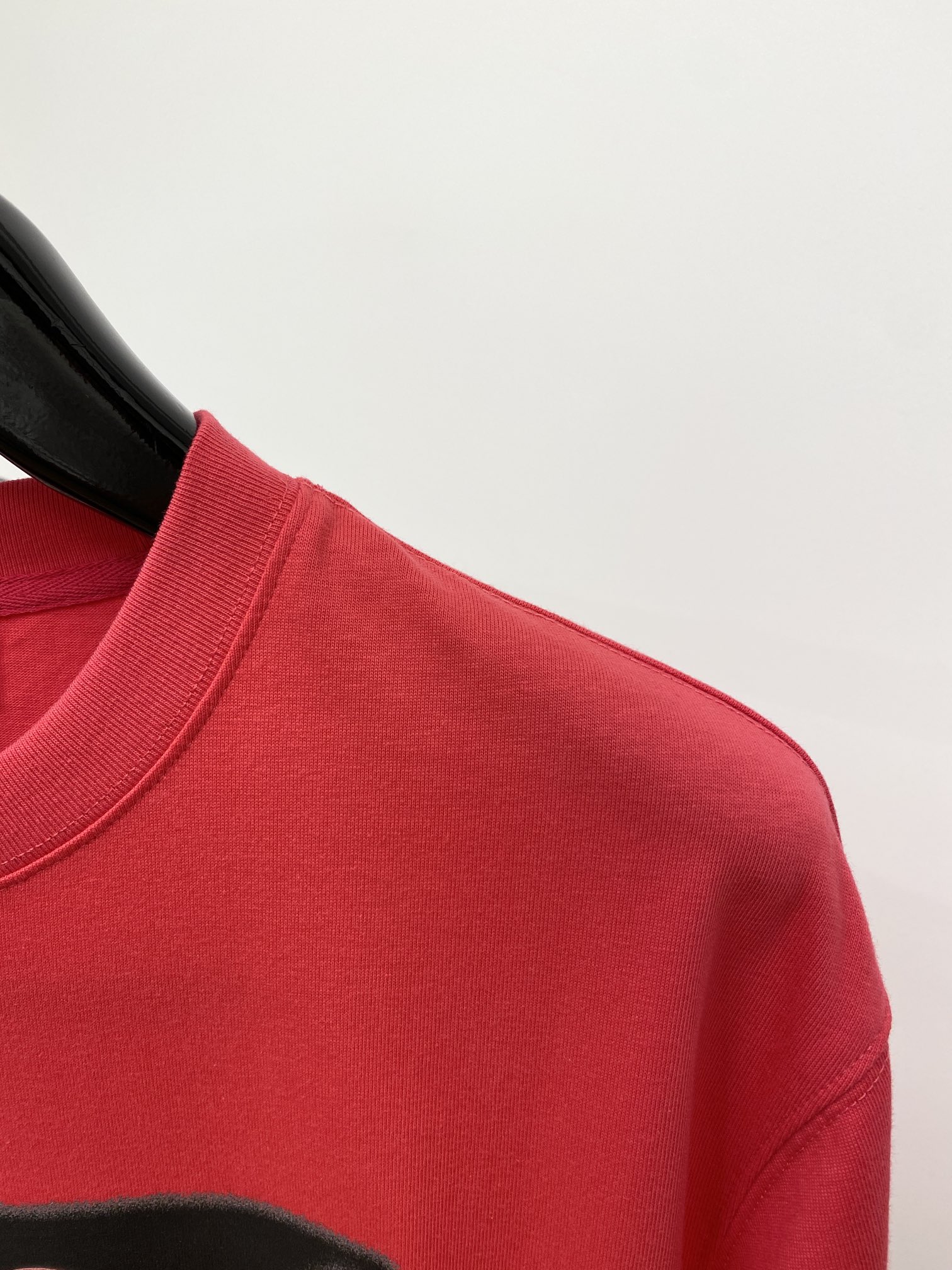 马吉拉2024新品短袖T恤帅气时尚胸前顶级印花字母logo简约百搭款面料棉不仅挺括保持潮流的廓形又穿着舒