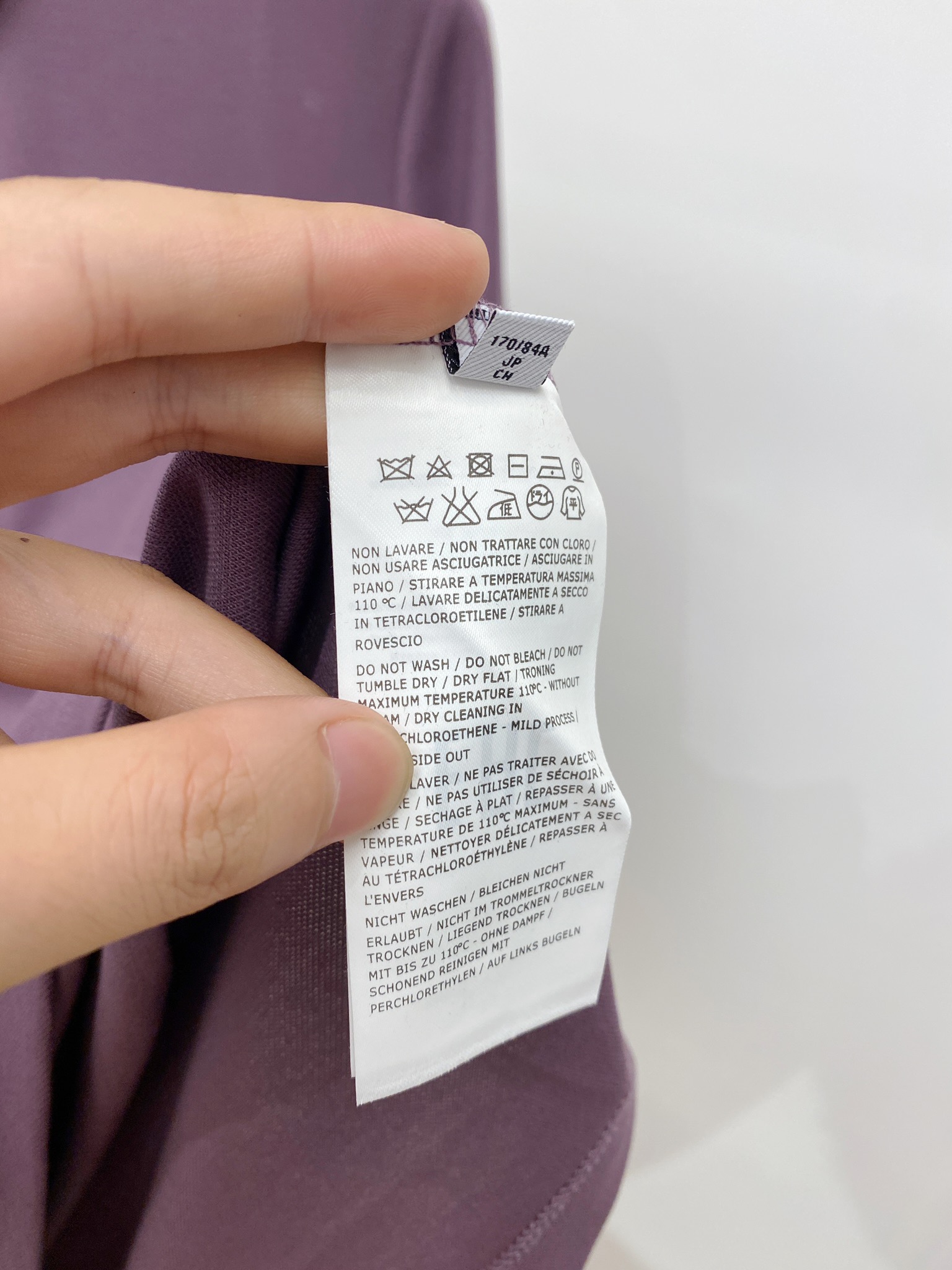 “Firagmu 2025 New Short-Sleeve T-Shirts: Handsome Curvature Design, Cotton Fabric, $100” - 图片 8