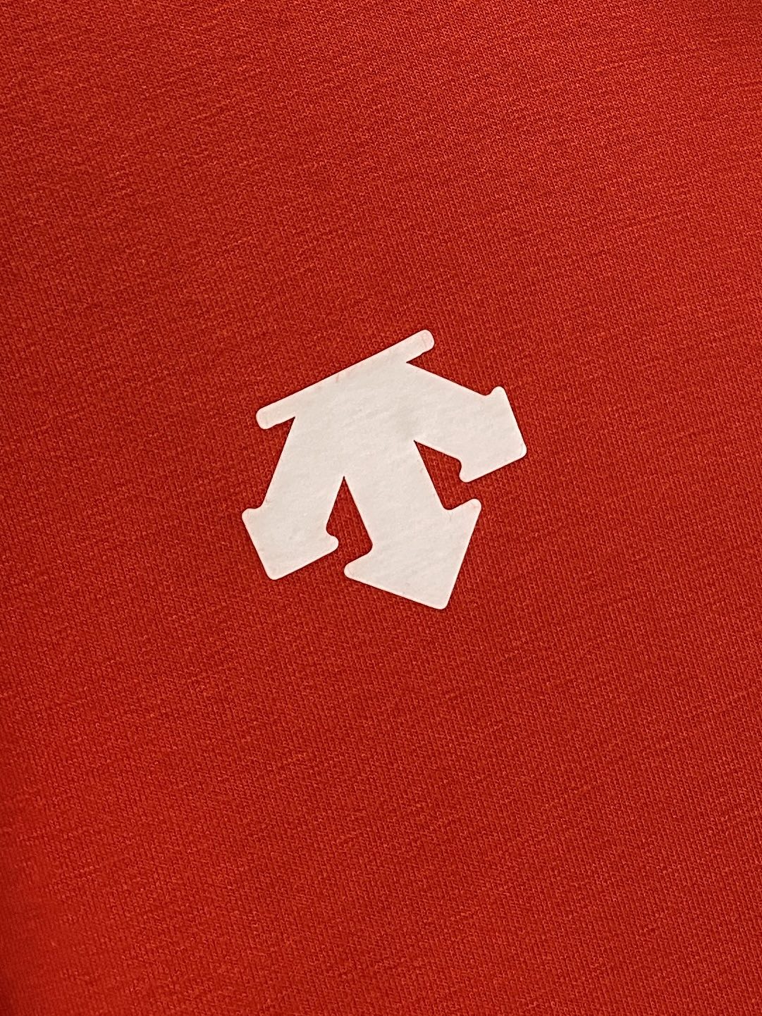 DESCENTE迪桑特、2024新品卫衣外套，帅气时尚，肩部顶级印胶图案logo，简约百搭款。面料棉 不