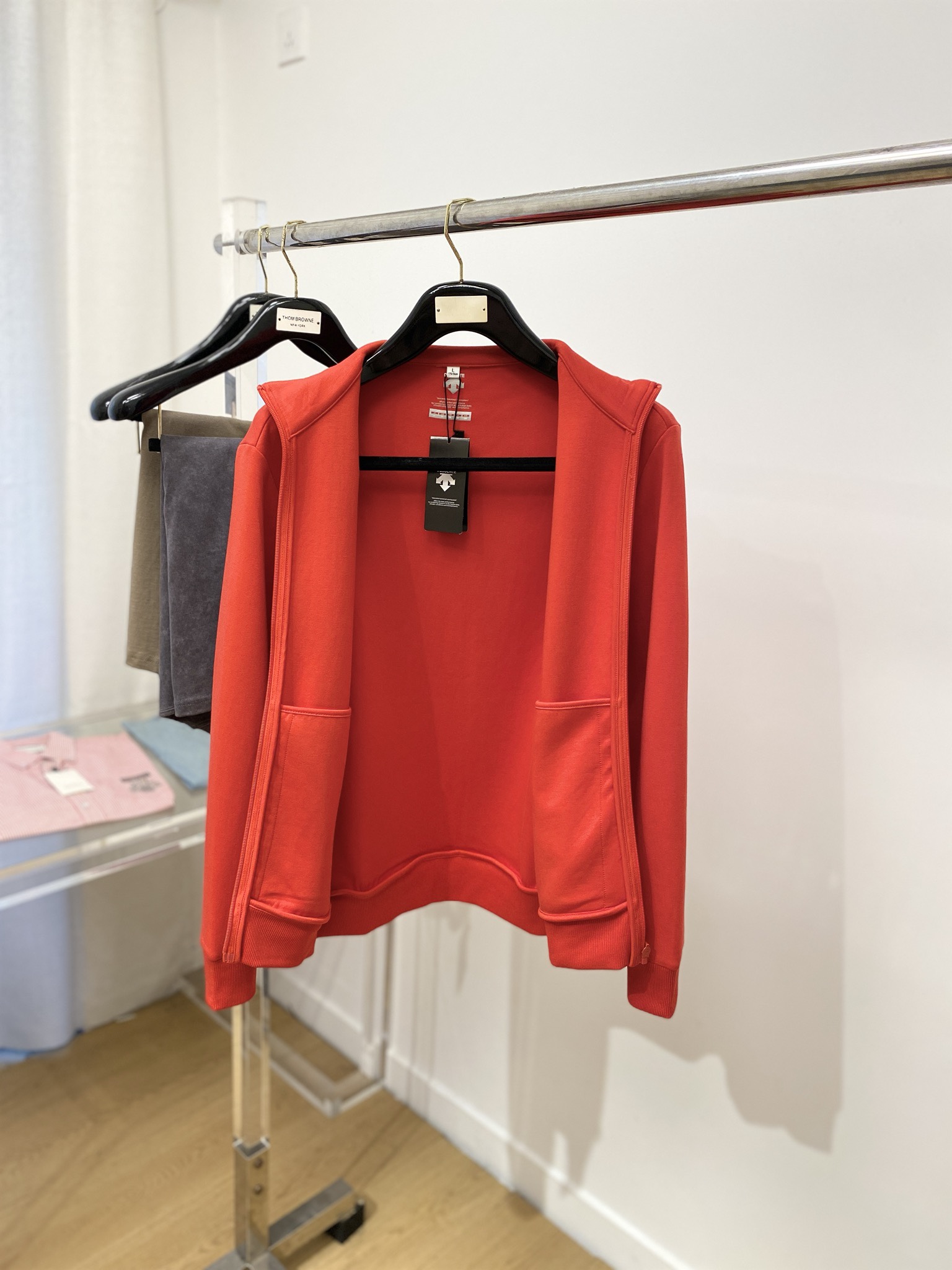 DESCENTE迪桑特、2024新品卫衣外套，帅气时尚，肩部顶级印胶图案logo，简约百搭款。面料棉 不