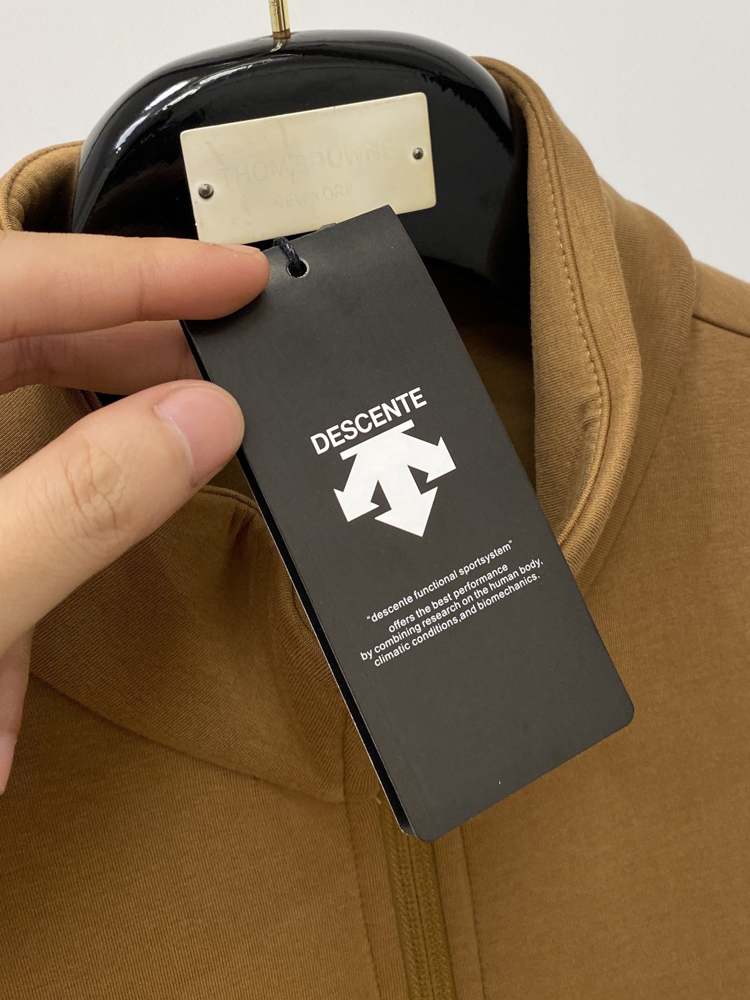 DESCENTE迪桑特、2024新品卫衣外套，帅气时尚，肩部顶级印胶图案logo，简约百搭款。面料棉 不