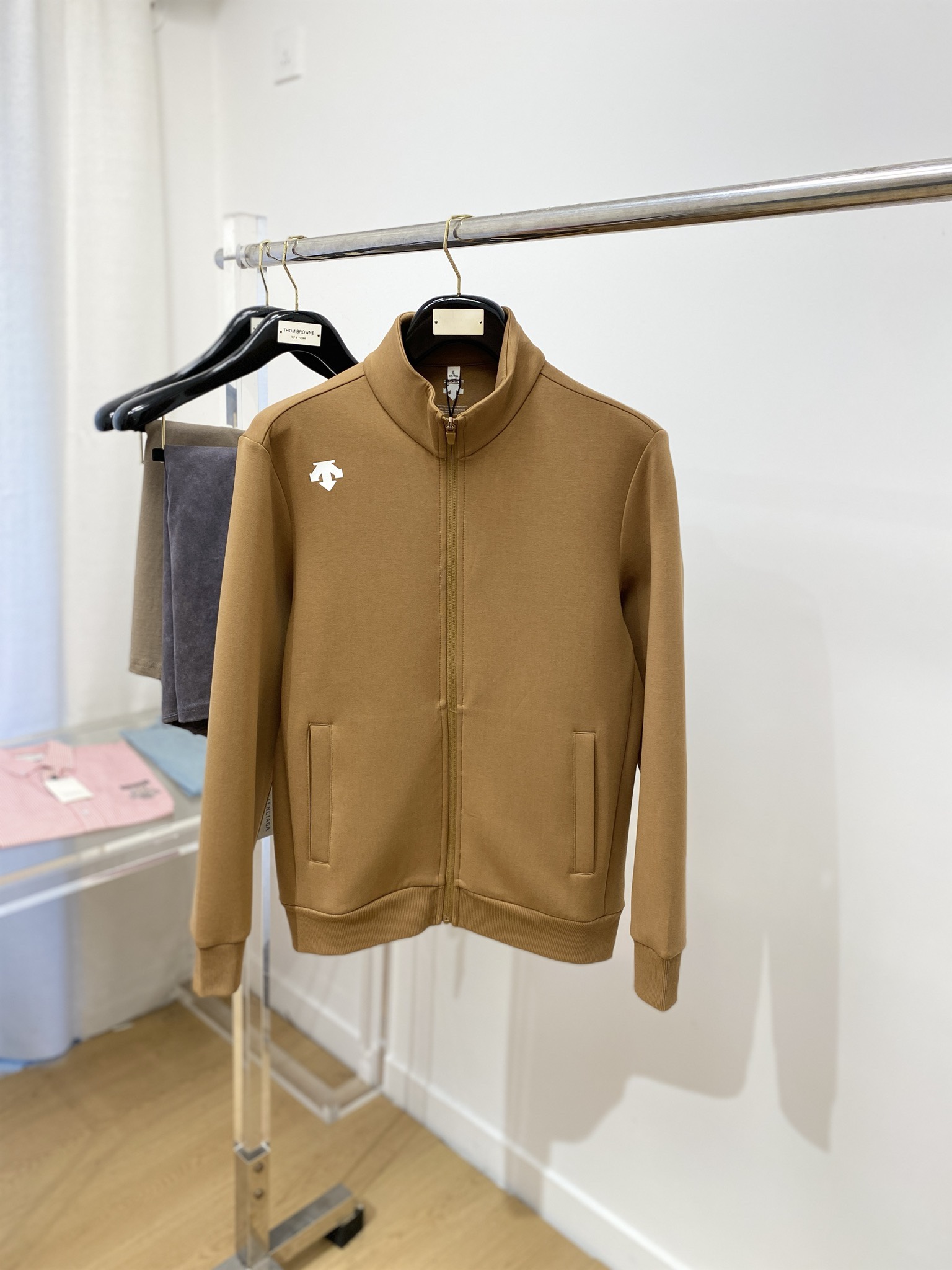 DESCENTE迪桑特、2024新品卫衣外套，帅气时尚，肩部顶级印胶图案logo，简约百搭款。面料棉 不