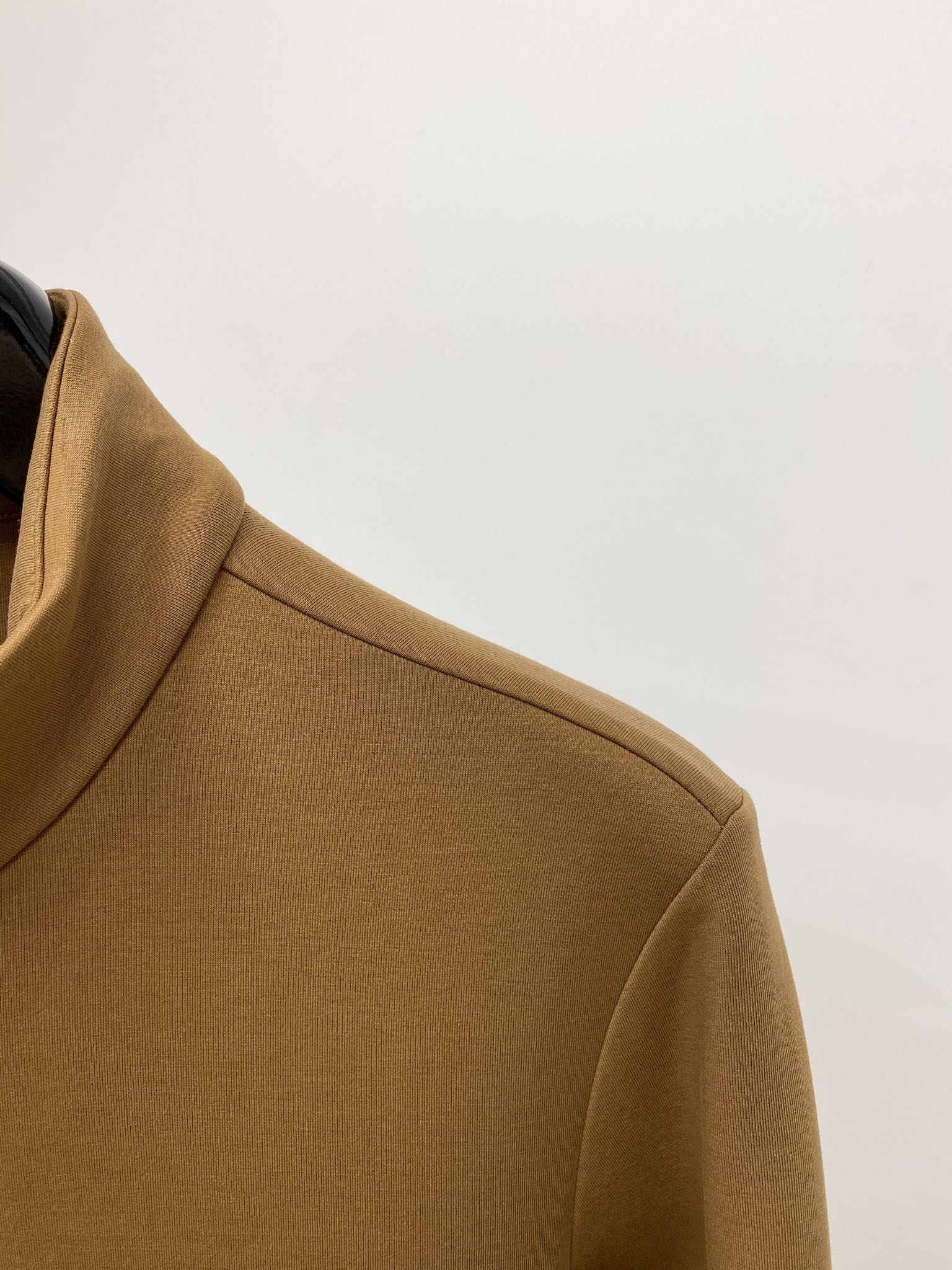 DESCENTE迪桑特、2024新品卫衣外套，帅气时尚，肩部顶级印胶图案logo，简约百搭款。面料棉 不