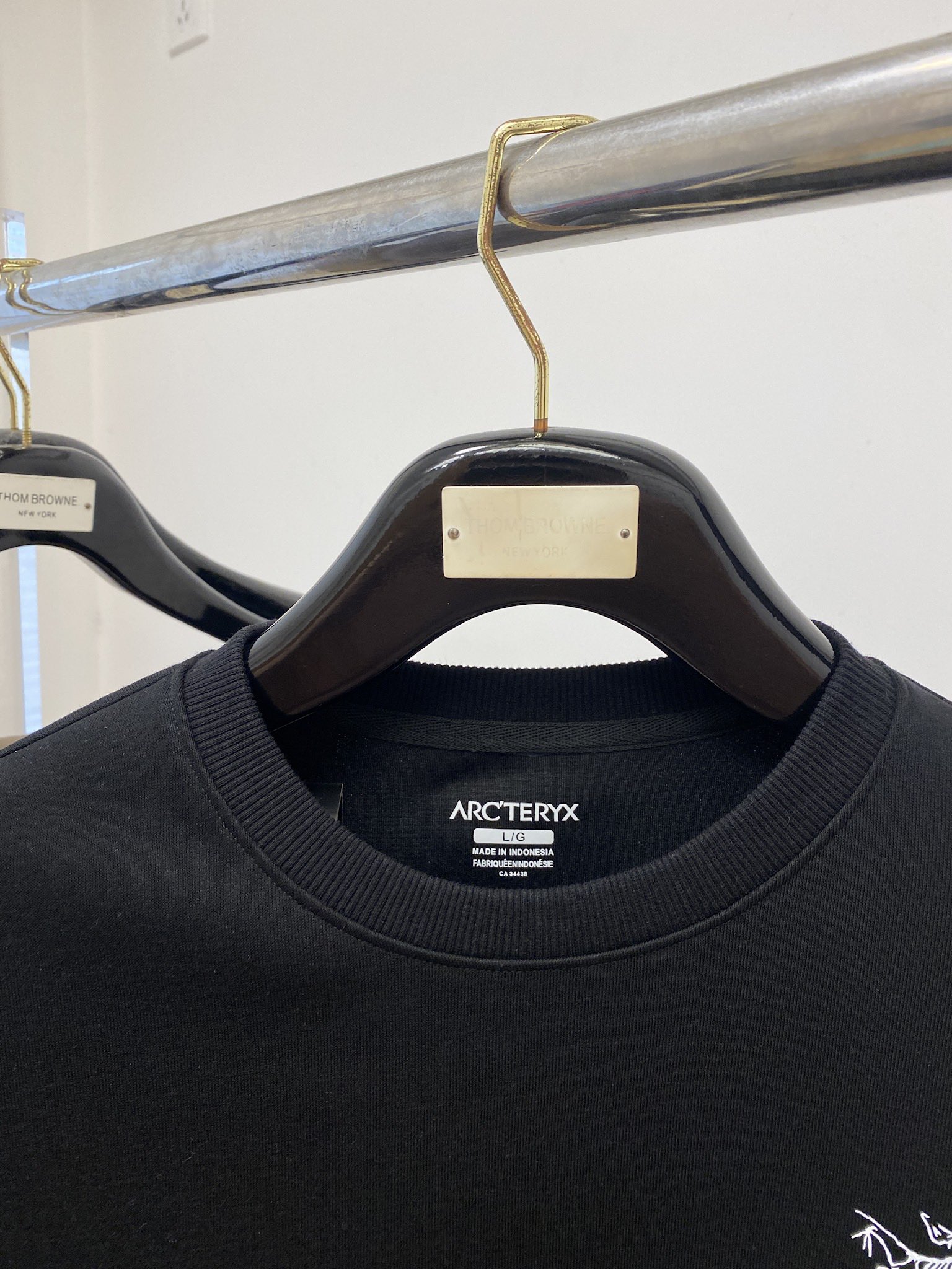 始祖鸟、2024新品卫衣，帅气时尚，胸前顶级印花图案logo，简约百搭款。面料棉 不仅挺括，保持潮流的廓