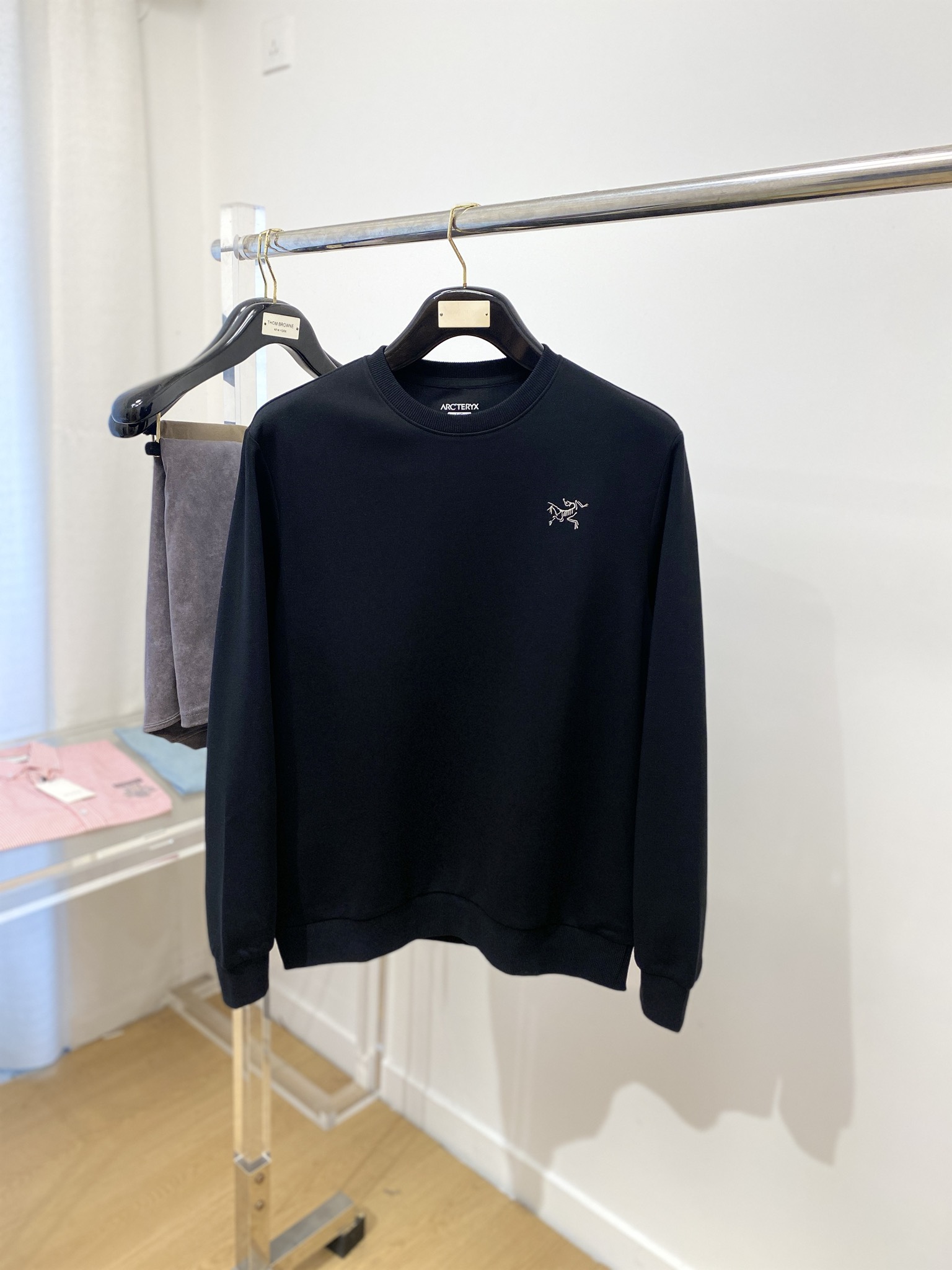 NO:118262,Archaeoptera bird, new sweatshirt, handsome and fashionable, top-grade printed pattern logo on the chest, simple and versatile style. Fabric cotton is not only crisp, maintains a fashionable silhouette, and is comfortable to wear, and the yarn is more delicate, the number M-3XL, arc'teryx, hoodie, sweatshirts, alexander wang19860909始祖鸟、新品卫衣,帅气时尚,胸前顶级印花图案logo,简约百搭款.面料棉 不仅挺括,保持潮流的廓形,又穿着舒适,纱织更细腻,码数M-3XL,arc'teryx,hoodie,sweatshirts,alexander wang,Men's clothing