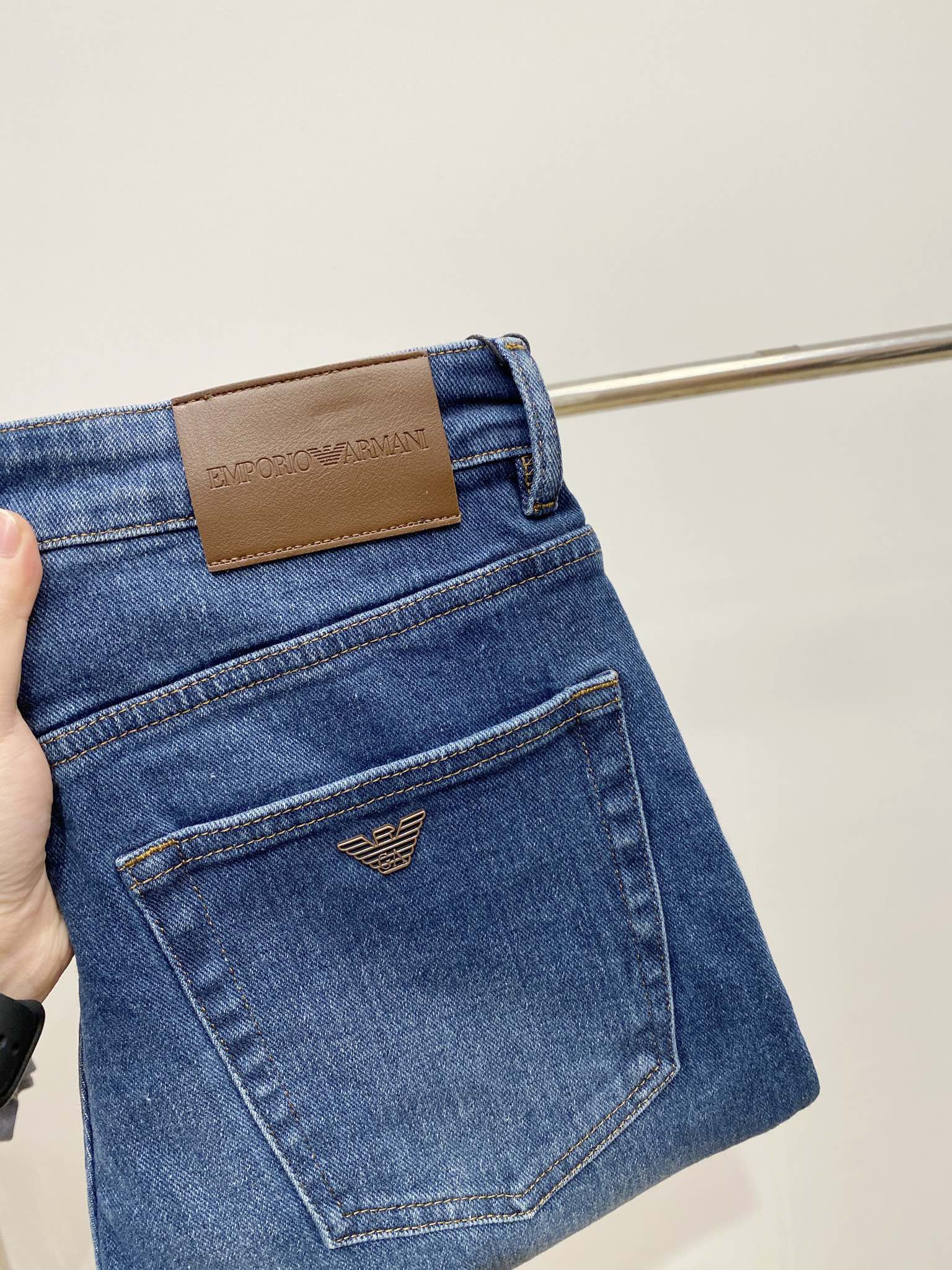 NO:134046,Armani, the latest products, the counter is available at the same time, original single-purpose goods, water-washed casual jeans, imported original washing elastic fabric, comfortable and elastic, original hardware and auxiliary decorative logo, super positive style, extremely high grade, counter quality, fashionable and stylish upper body, 29-38,,armani, jeans, alexander wang19860909阿玛尼、最新品,专柜同步有售,原单狠货,水洗休闲牛仔裤,进口原版水洗弹力面料,舒适有弹性,原版五金辅料装饰logo,版型超正,档次极高,专柜品质,上身时尚有型,码数29-38,,armani,jeans,alexander wang,Men's clothing