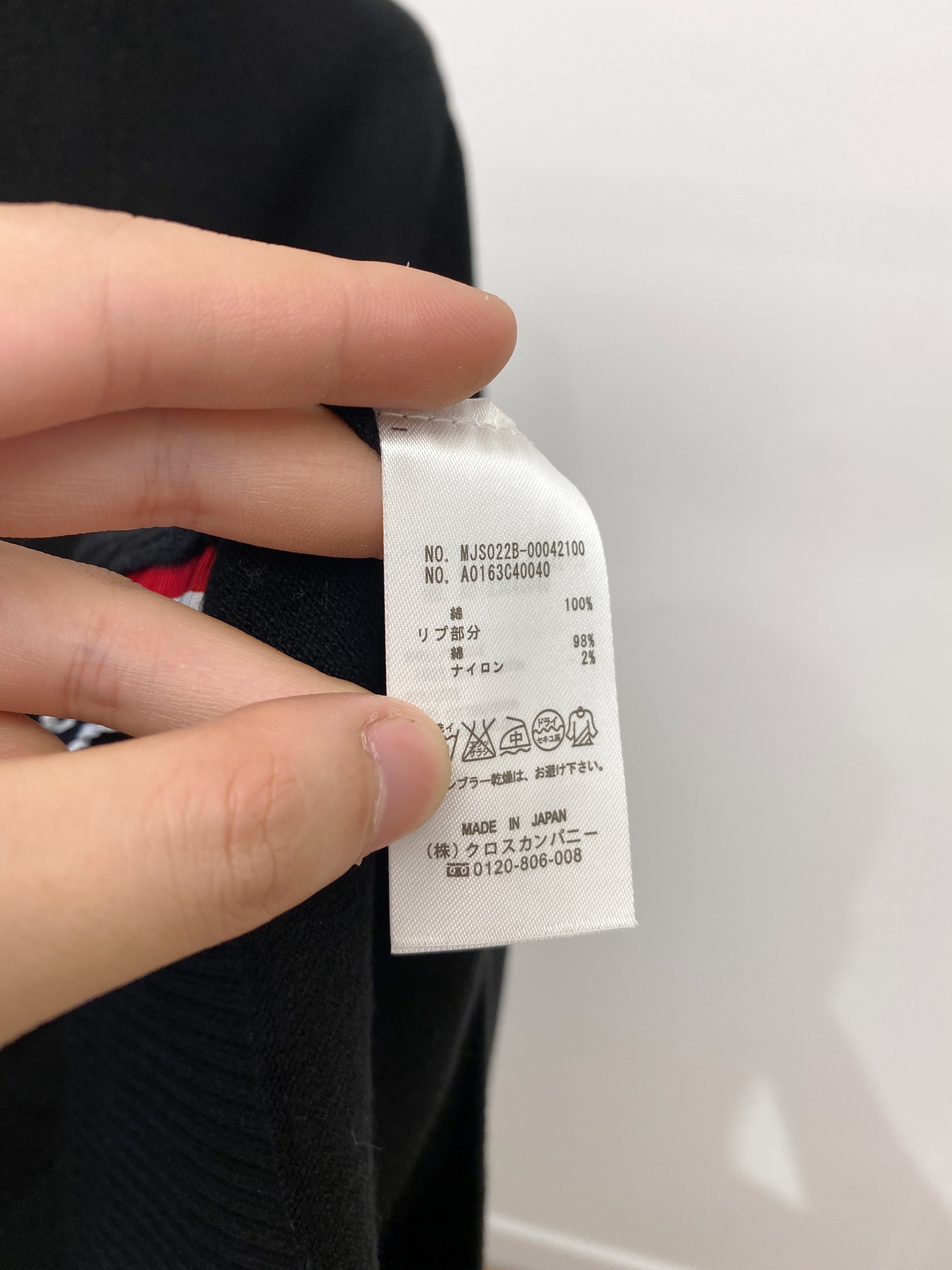  TB、新品开衫羊毛衣 具有手感细腻柔软，可直接与肌肤接触，让暖心的纱线变化出细腻的质感，顶级工艺极具特