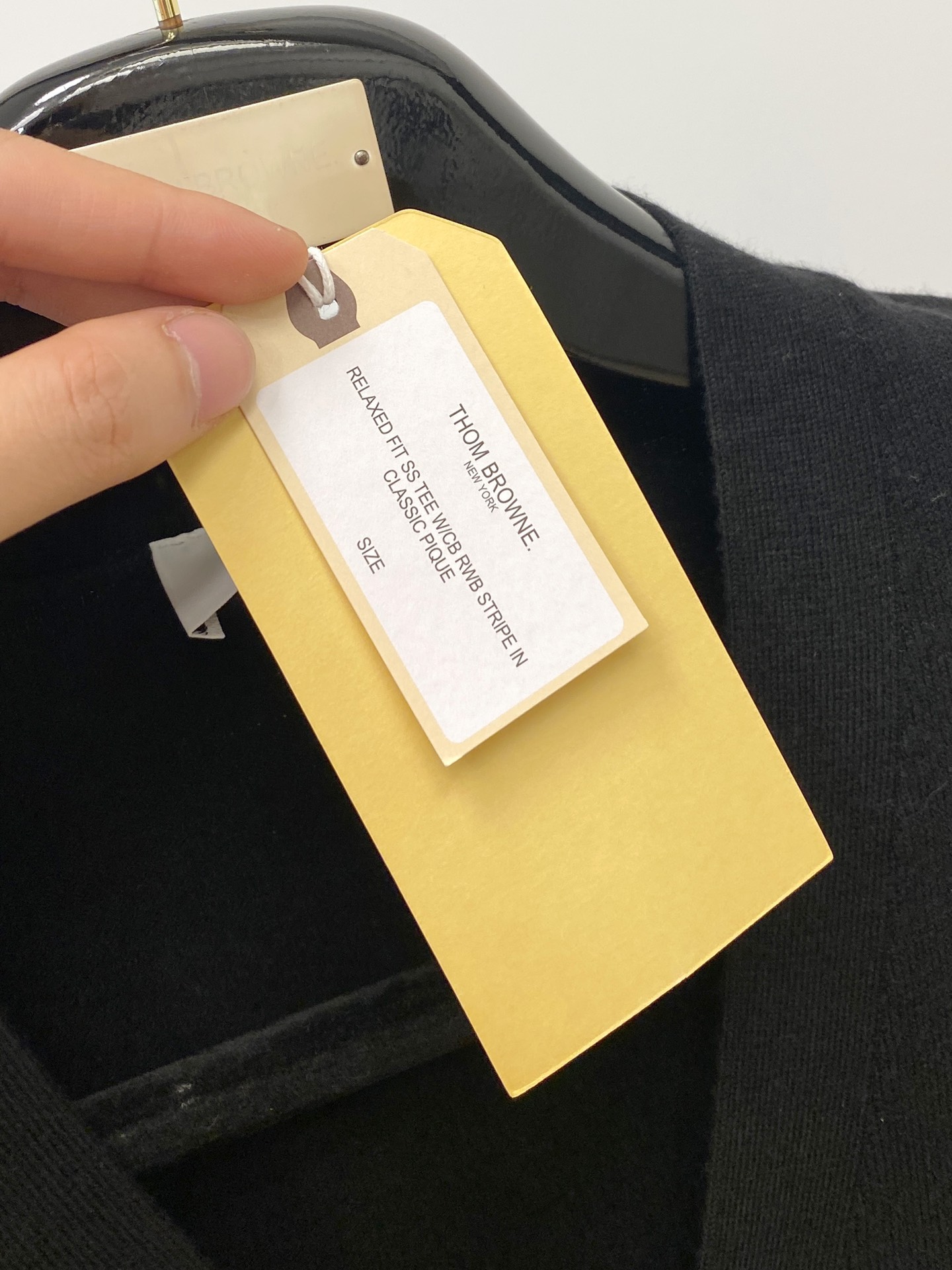  TB、新品开衫羊毛衣 具有手感细腻柔软，可直接与肌肤接触，让暖心的纱线变化出细腻的质感，顶级工艺极具特