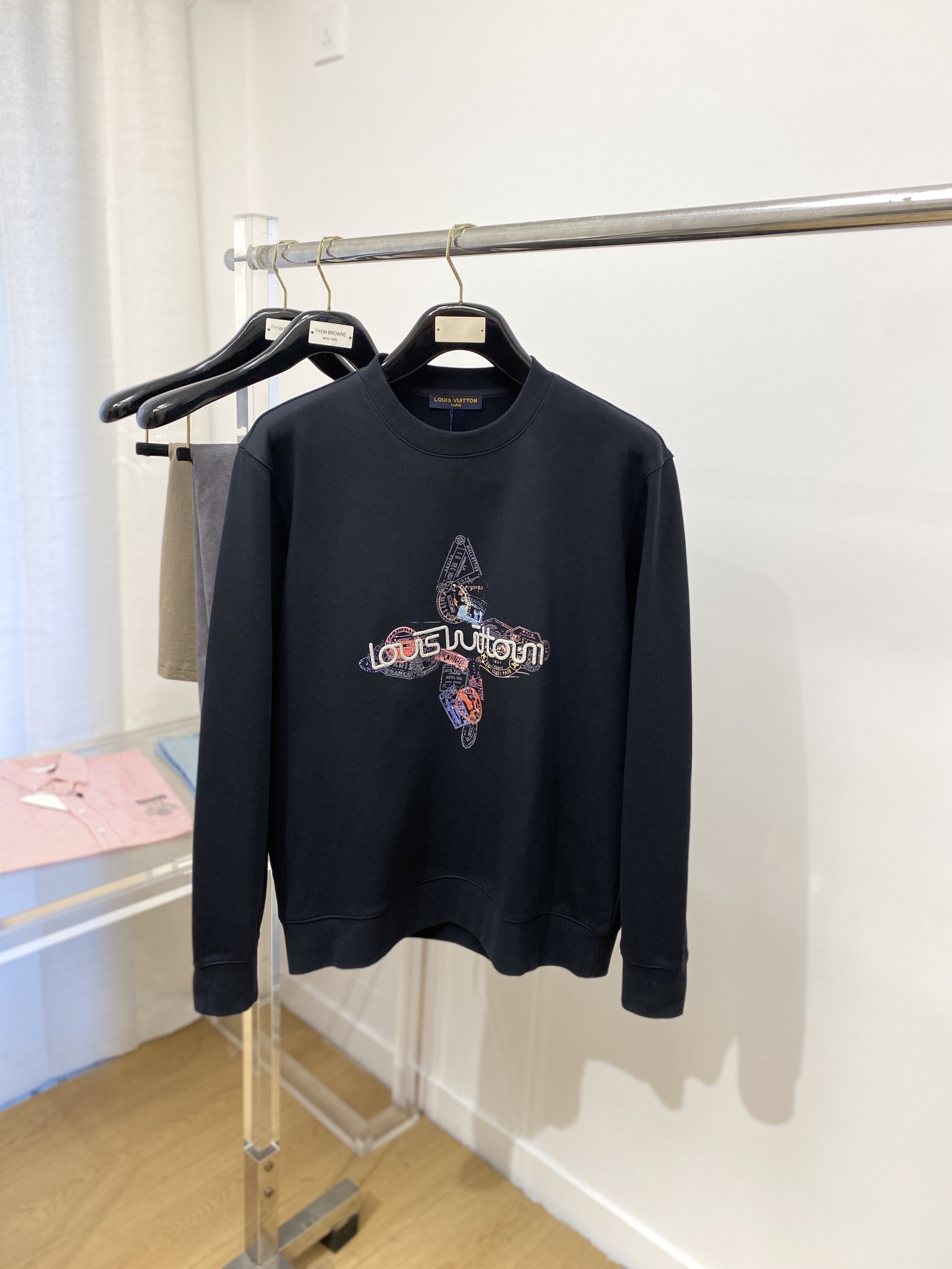 NO:514805,Supports return and exchange for the New Year, Louis Vuitton, new sweatshirts, handsome and fashionable, top-grade printed glue-printed pattern letter logo on the chest, simple and versatile style. Fabric cotton is not only crisp, maintains a fashionable silhouette, and is comfortable to wear, and the yarn is more delicate, with a size M-2XL, louis vuitton, hoodie, sweatshirts, alexander wang19860909支持退换年后 路易威登、新品卫衣,帅气时尚,胸前顶级印花印胶图案字母logo,简约百搭款.面料棉 不仅挺括,保持潮流的廓形,又穿着舒适,纱织更细腻,码数M-2XL,,louis vuitton,hoodie,sweatshirts,alexander wang,Men's clothing