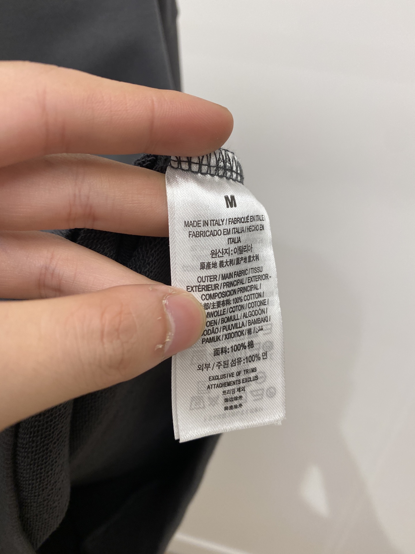 
路易威登、新品卫衣，帅气时尚，胸前顶级印花字母logo，简约百搭款。面料棉 不仅挺括，保持潮流的廓形，