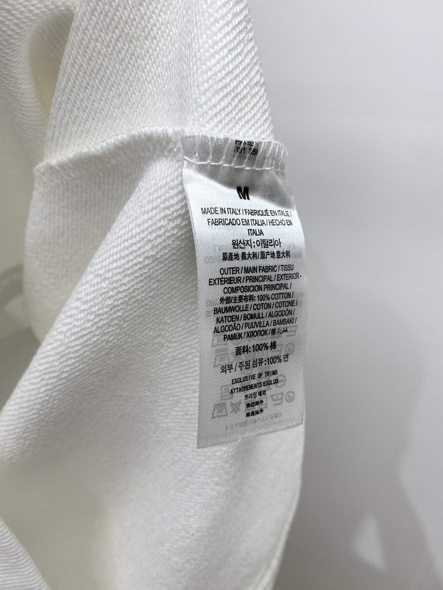 
巴黎世家、新品卫衣，帅气时尚，胸前顶级印胶印花图案字母logo，简约百搭款。面料棉 不仅挺括，保持潮流