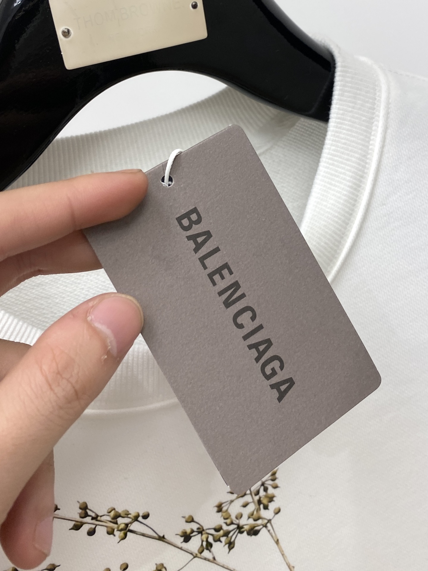 
巴黎世家、新品卫衣，帅气时尚，胸前顶级印胶印花图案字母logo，简约百搭款。面料棉 不仅挺括，保持潮流