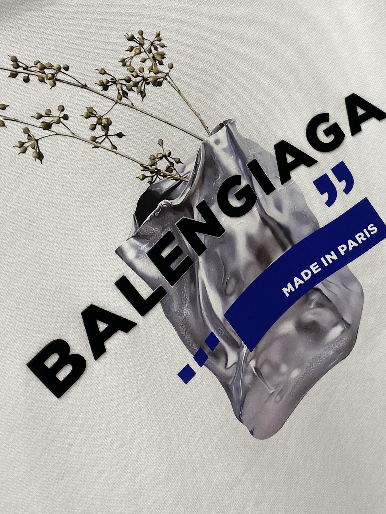 
巴黎世家、新品卫衣，帅气时尚，胸前顶级印胶印花图案字母logo，简约百搭款。面料棉 不仅挺括，保持潮流