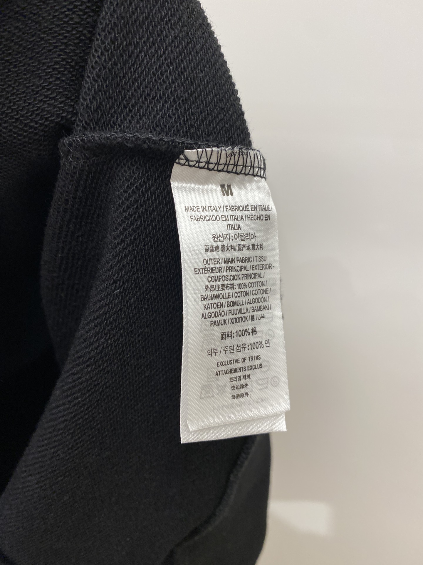 
巴黎世家、新品卫衣，帅气时尚，胸前顶级印胶印花图案字母logo，简约百搭款。面料棉 不仅挺括，保持潮流