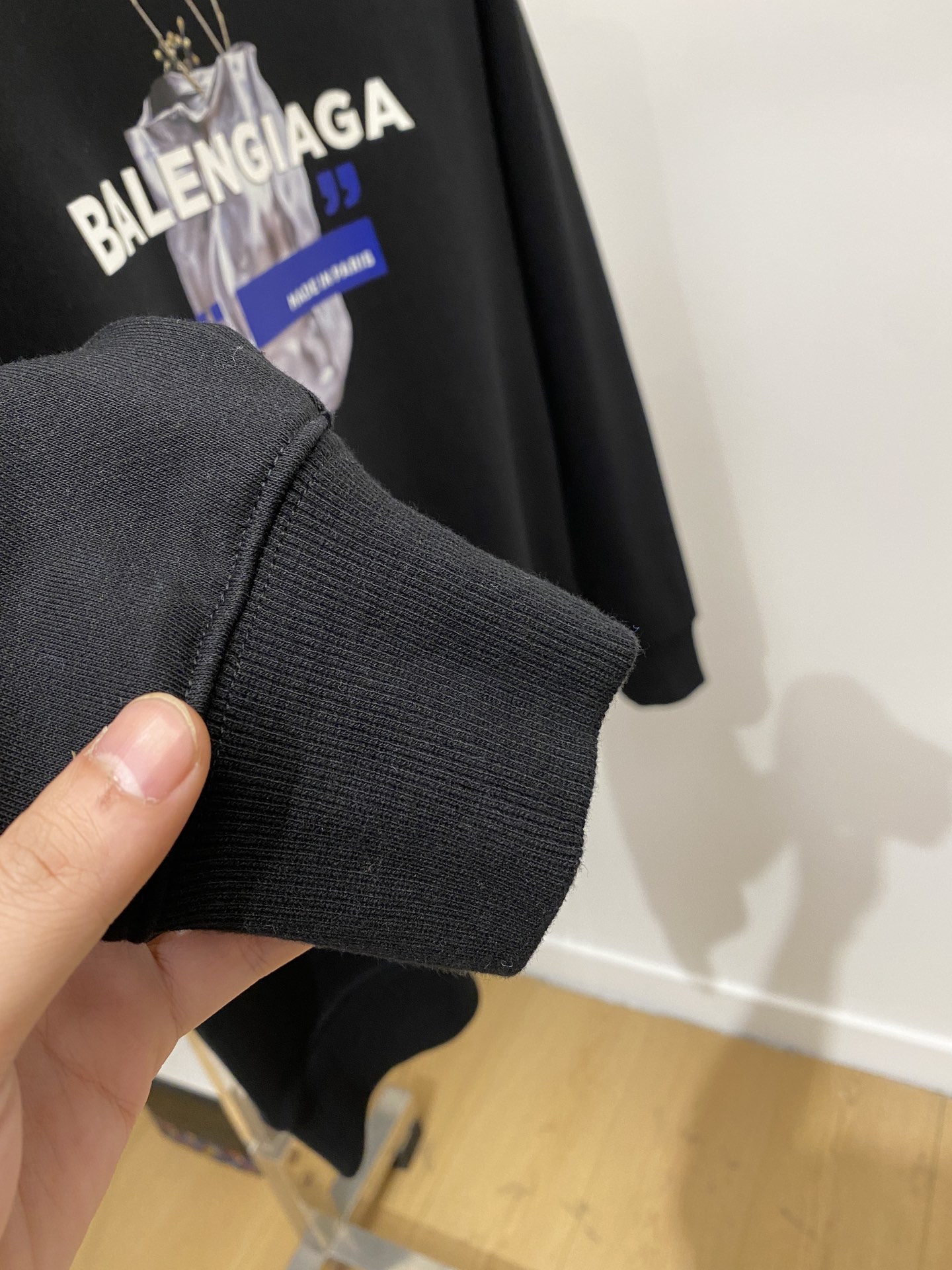 
巴黎世家、新品卫衣，帅气时尚，胸前顶级印胶印花图案字母logo，简约百搭款。面料棉 不仅挺括，保持潮流