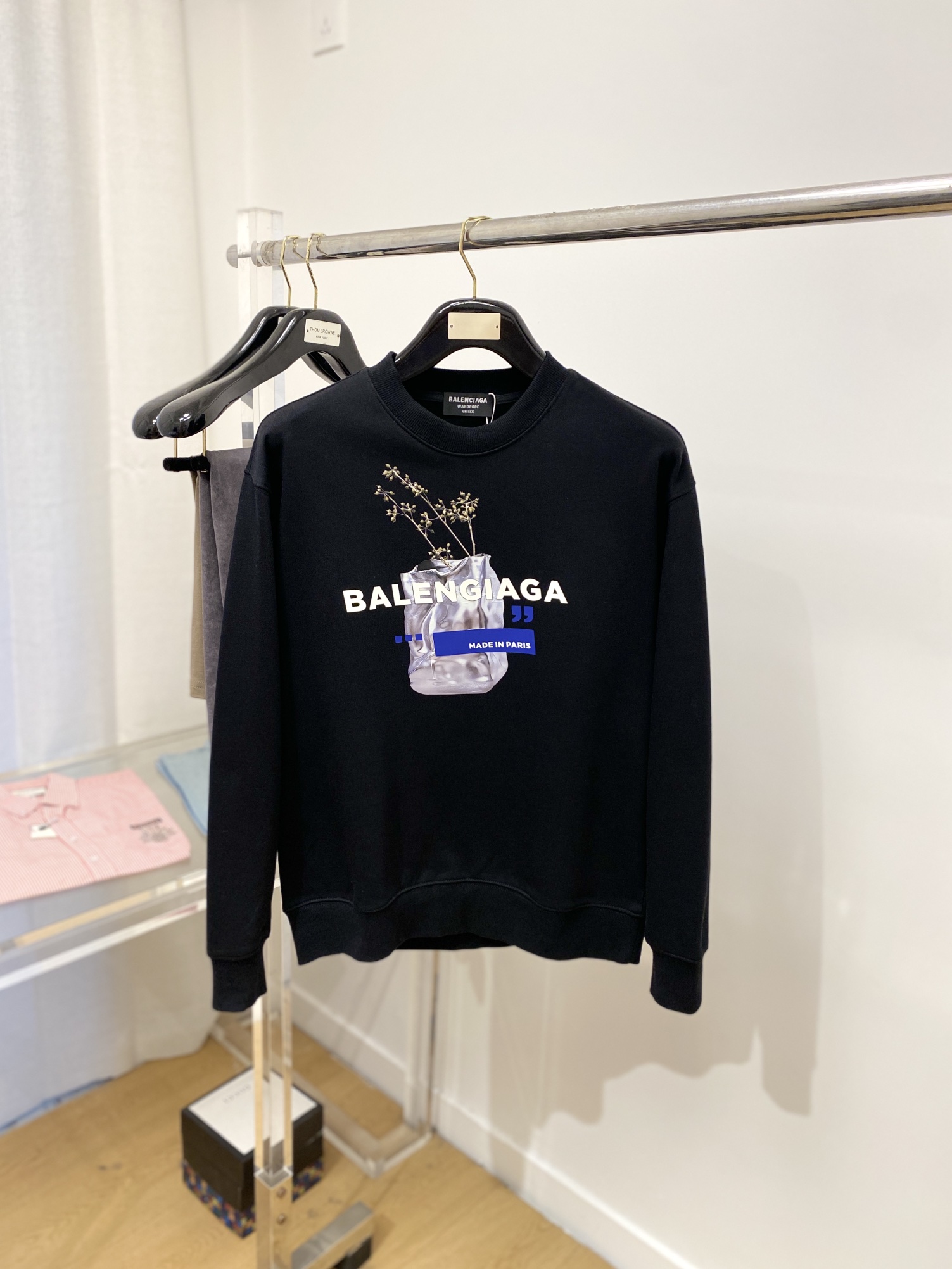 
巴黎世家、新品卫衣，帅气时尚，胸前顶级印胶印花图案字母logo，简约百搭款。面料棉 不仅挺括，保持潮流