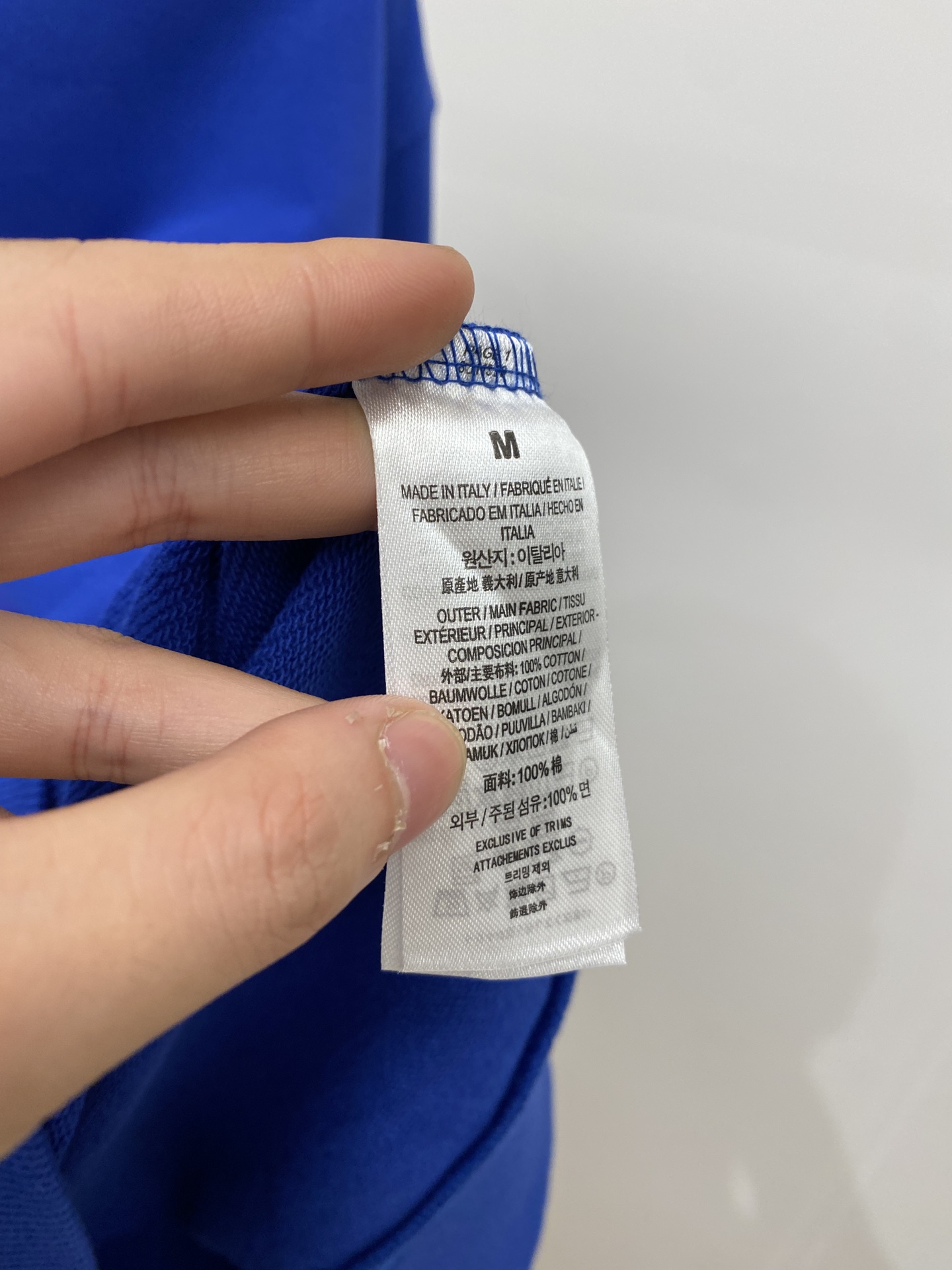 
巴黎世家、新品卫衣，帅气时尚，胸前顶级印胶印花图案字母logo，简约百搭款。面料棉 不仅挺括，保持潮流