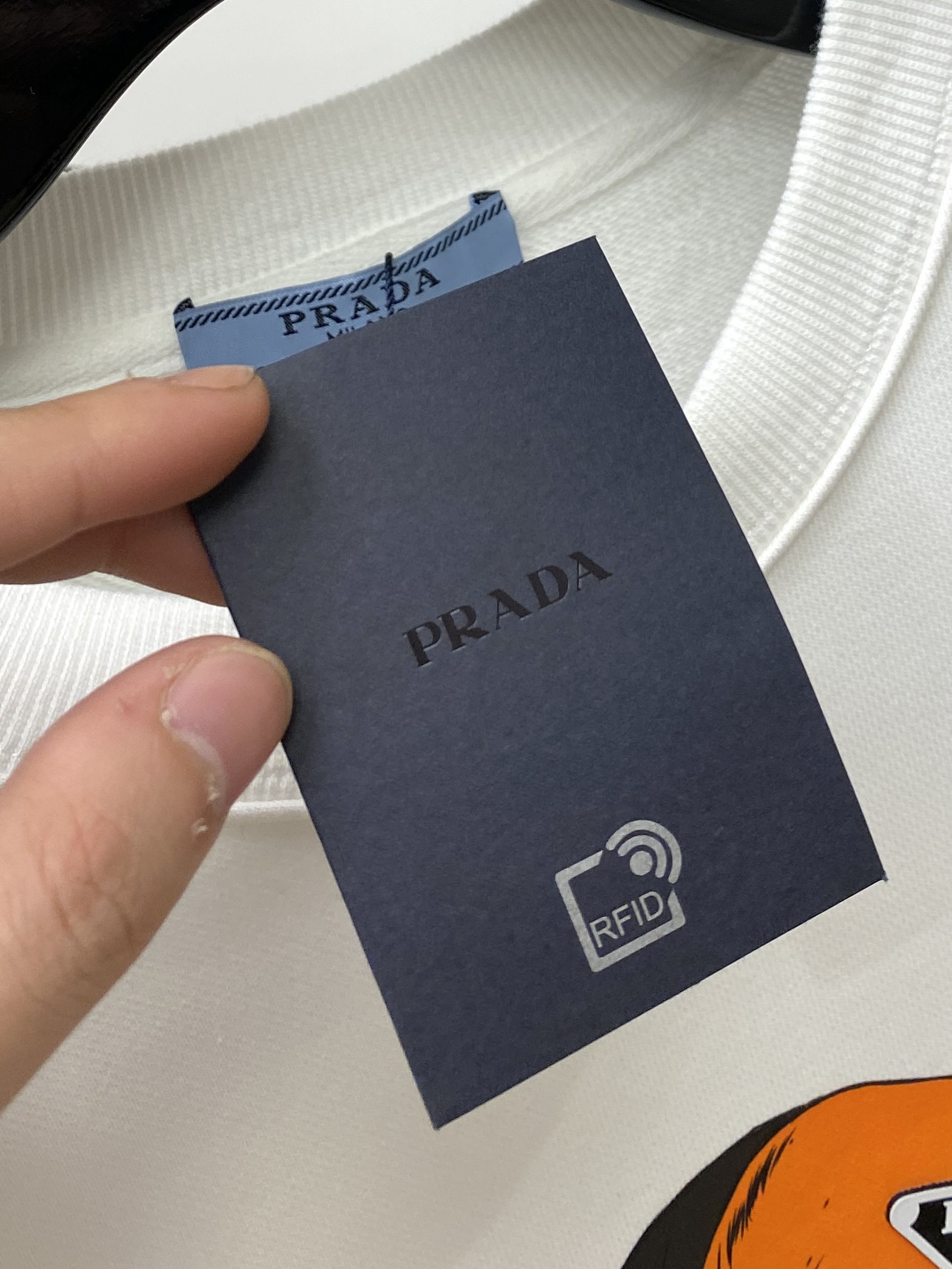 
普拉达、新品卫衣，帅气时尚，胸前顶级印花图案字母logo，简约百搭款。面料棉 不仅挺括，保持潮流的廓形