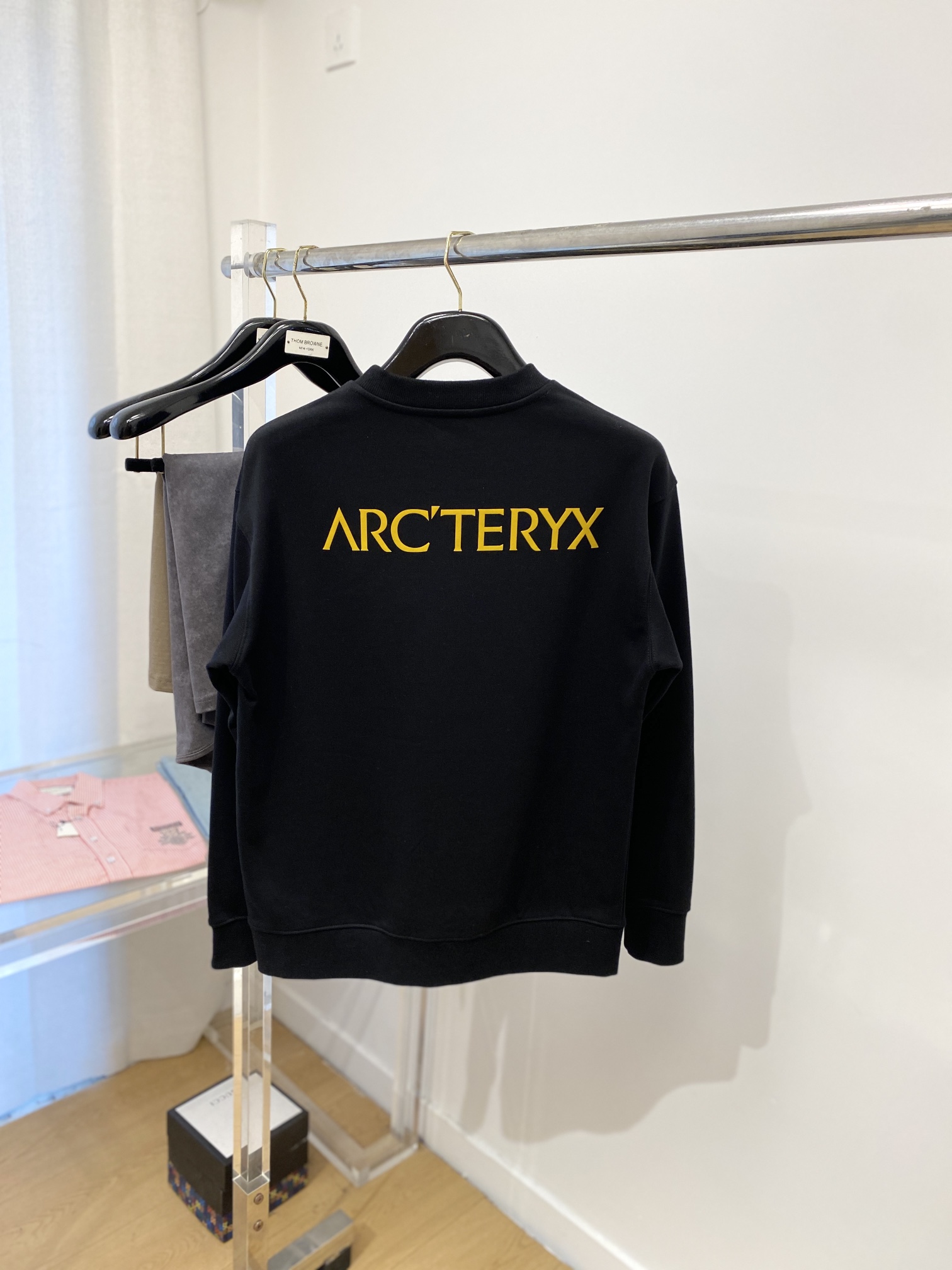 
始祖鸟、新品卫衣，帅气时尚，胸前顶级印花图案logo，简约百搭款。面料棉 不仅挺括，保持潮流的廓形，又