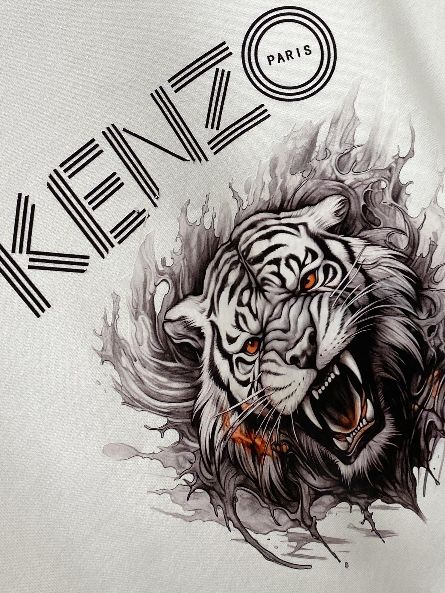  KENZO、新品卫衣，帅气时尚，胸前顶级印花图案字母logo，简约百搭款。面料棉 不仅挺括，保持潮流的