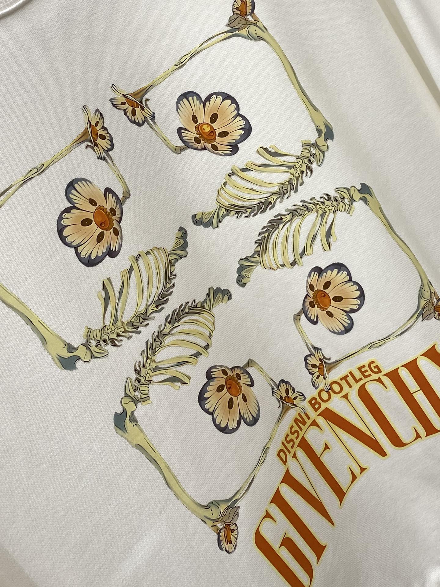 
纪梵希、新品卫衣，帅气时尚，胸前顶级印花图案字母logo，简约百搭款。面料棉 不仅挺括，保持潮流的廓形