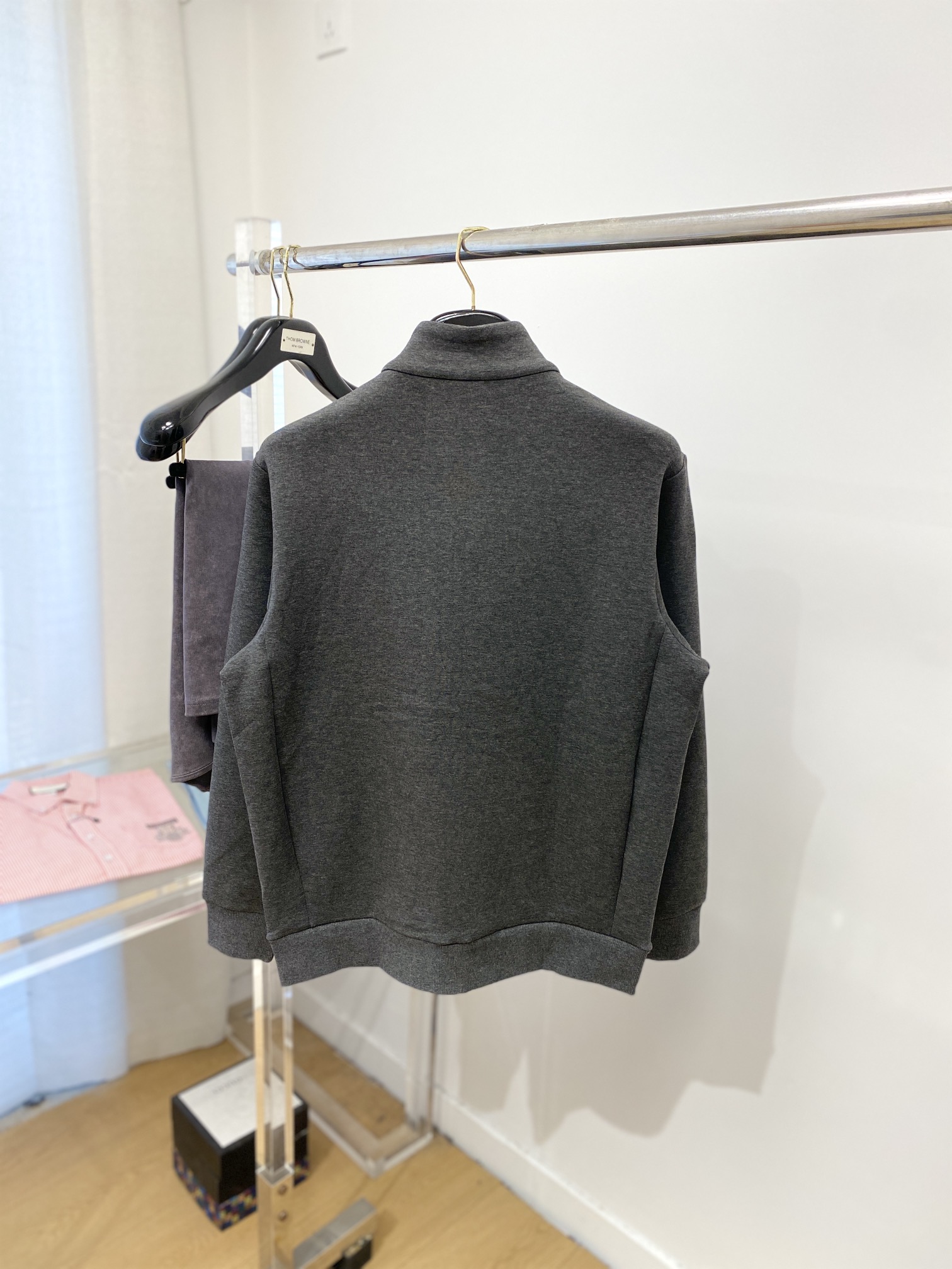 DESCENTE迪桑特、2024新品卫衣外套，帅气时尚，肩部印花图案logo，简约百搭款。面料棉 不仅挺