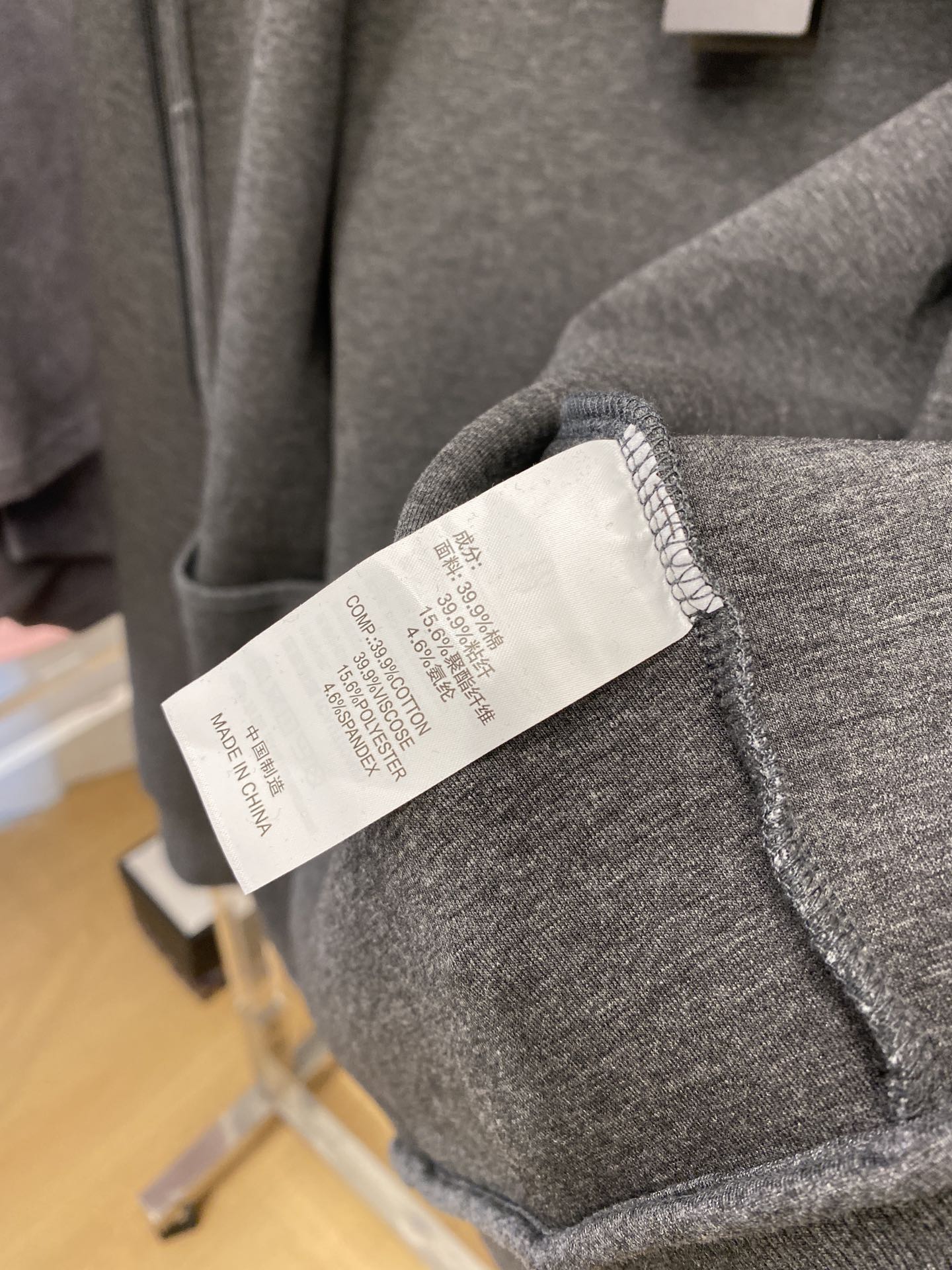 DESCENTE迪桑特、2024新品卫衣外套，帅气时尚，肩部印花图案logo，简约百搭款。面料棉 不仅挺