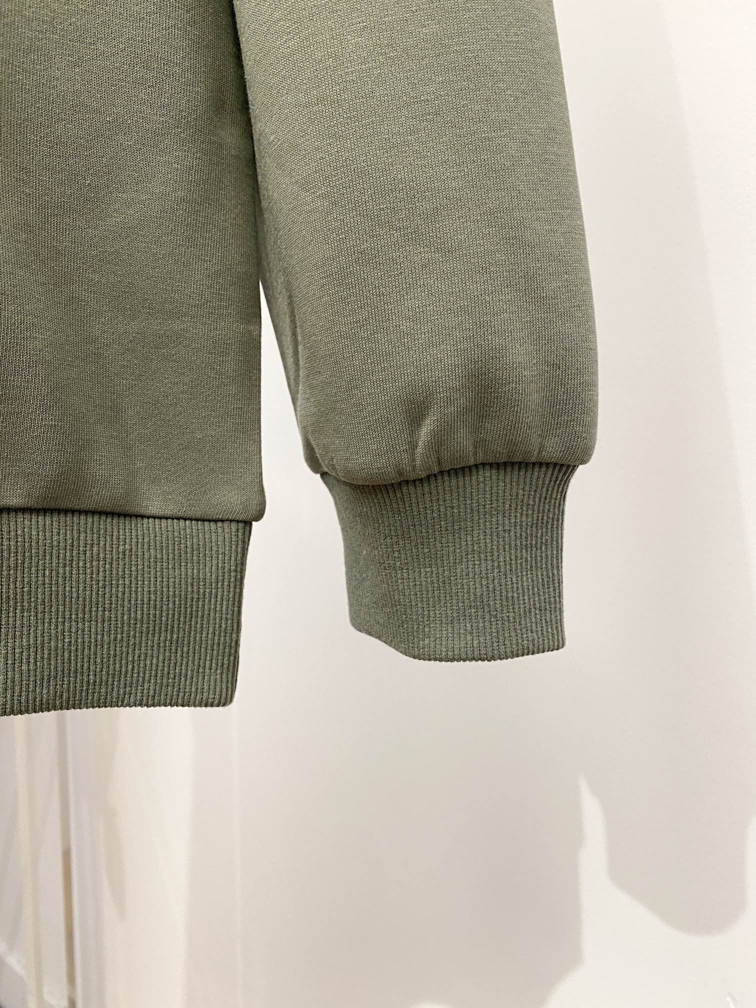 始祖鸟、2024新品卫衣，帅气时尚，胸前顶级印花图案logo，简约百搭款。面料棉 不仅挺括，保持潮流的廓