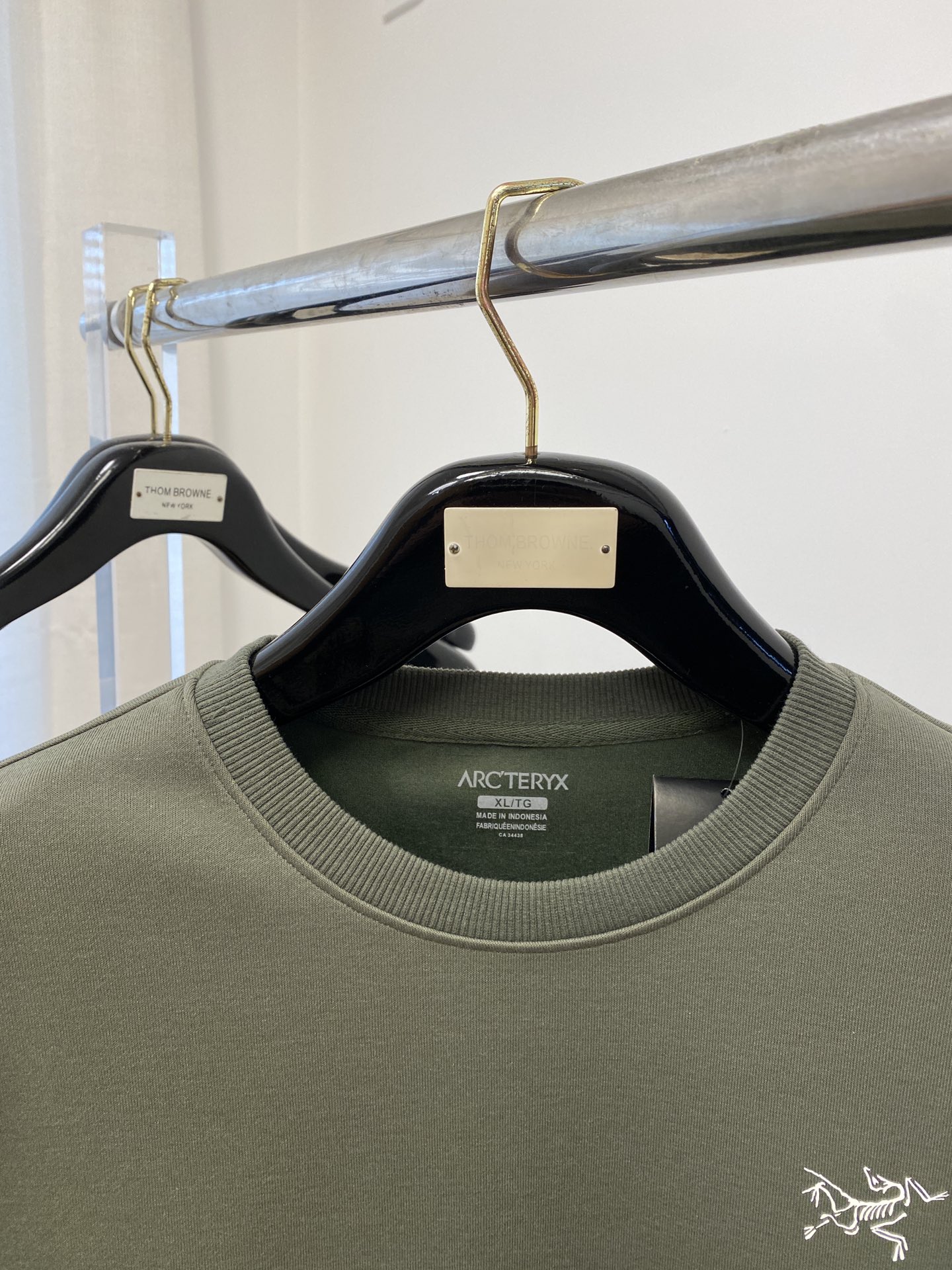 始祖鸟、2024新品卫衣，帅气时尚，胸前顶级印花图案logo，简约百搭款。面料棉 不仅挺括，保持潮流的廓