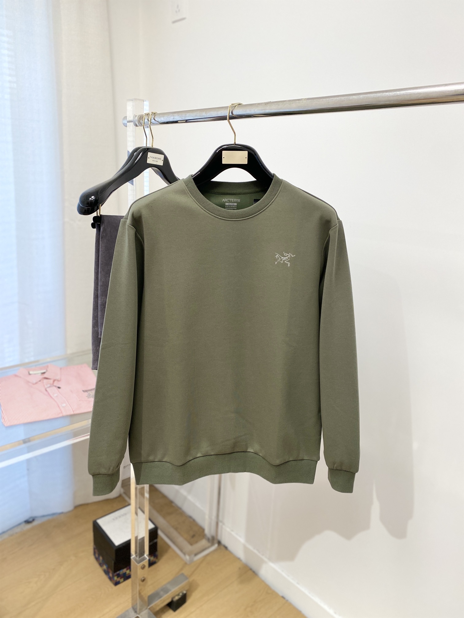 NO:118256,Archaeoptera bird, new sweatshirt, handsome and fashionable, top-grade printed pattern logo on the chest, simple and versatile style. Fabric cotton is not only crisp, maintains a fashionable silhouette, and is comfortable to wear, and the yarn is more delicate, the number M-3XL, arc'teryx, hoodie, sweatshirts, alexander wang19860909始祖鸟、新品卫衣,帅气时尚,胸前顶级印花图案logo,简约百搭款.面料棉 不仅挺括,保持潮流的廓形,又穿着舒适,纱织更细腻,码数M-3XL,arc'teryx,hoodie,sweatshirts,alexander wang,Men's clothing