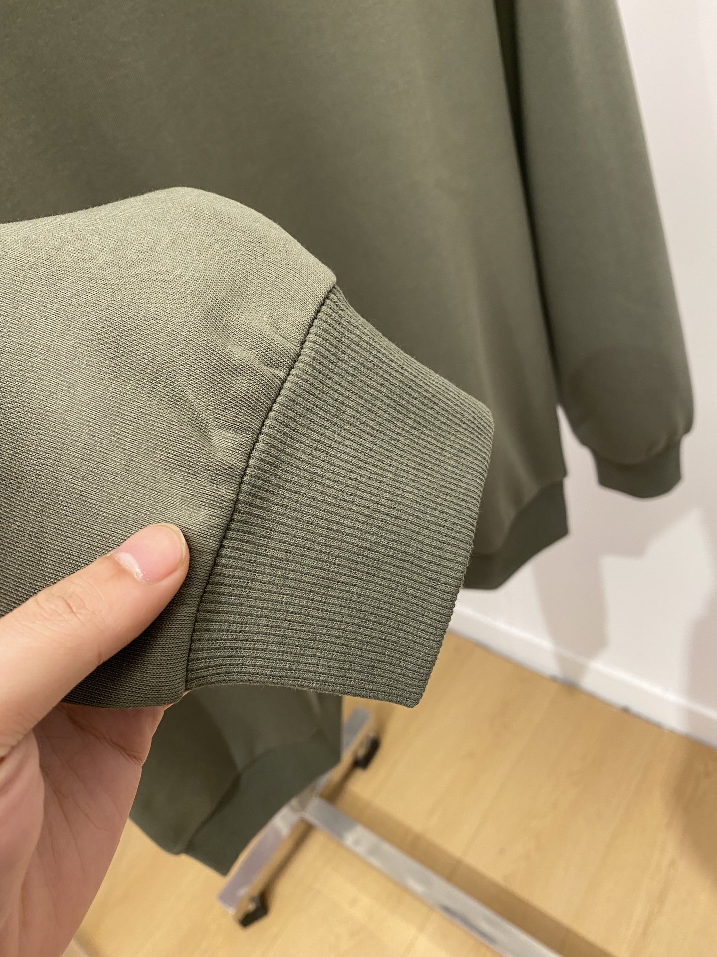 始祖鸟、2024新品卫衣，帅气时尚，胸前顶级印花图案logo，简约百搭款。面料棉 不仅挺括，保持潮流的廓