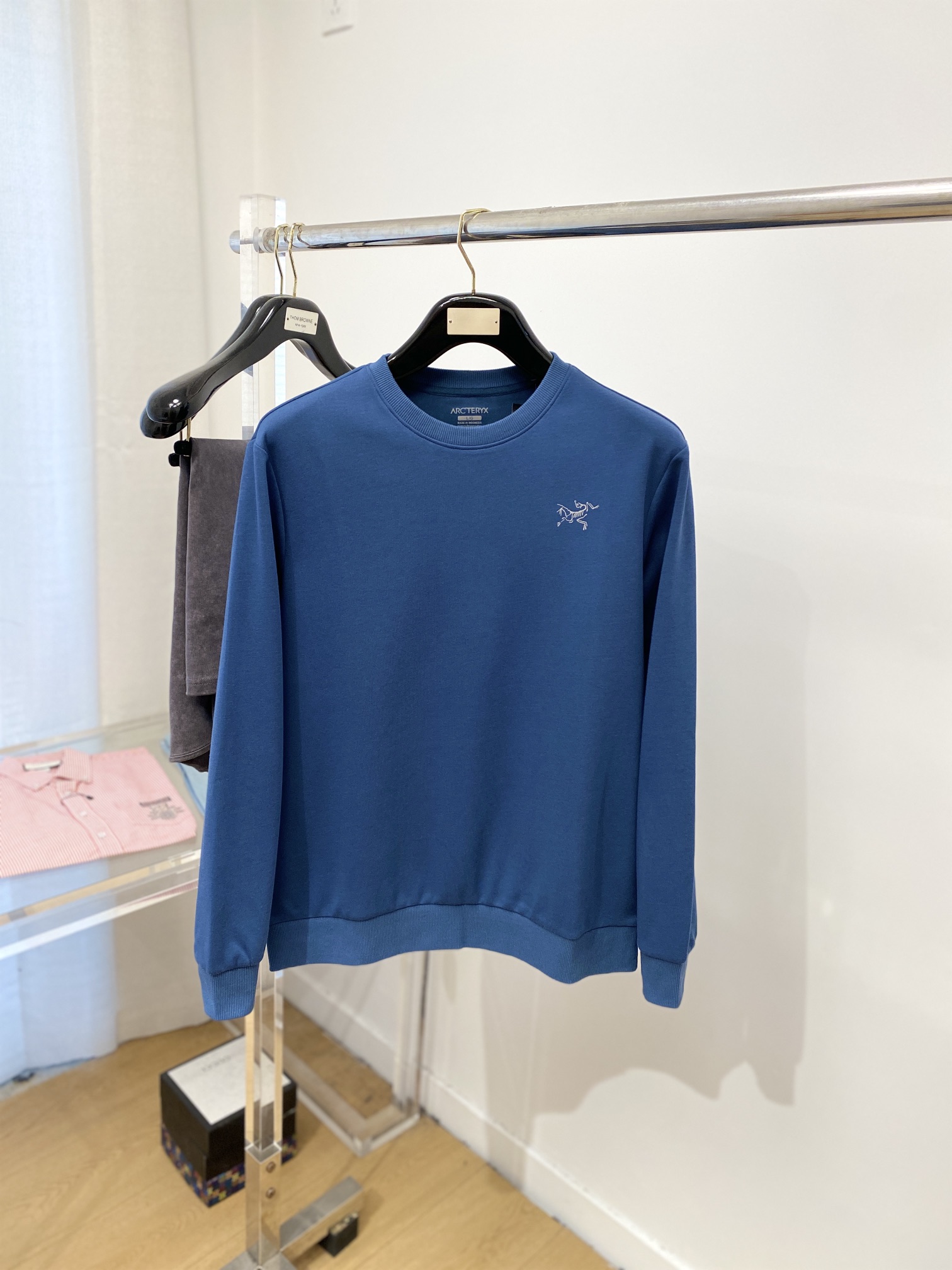 始祖鸟、2024新品卫衣，帅气时尚，胸前顶级印花图案logo，简约百搭款。面料棉 不仅挺括，保持潮流的廓