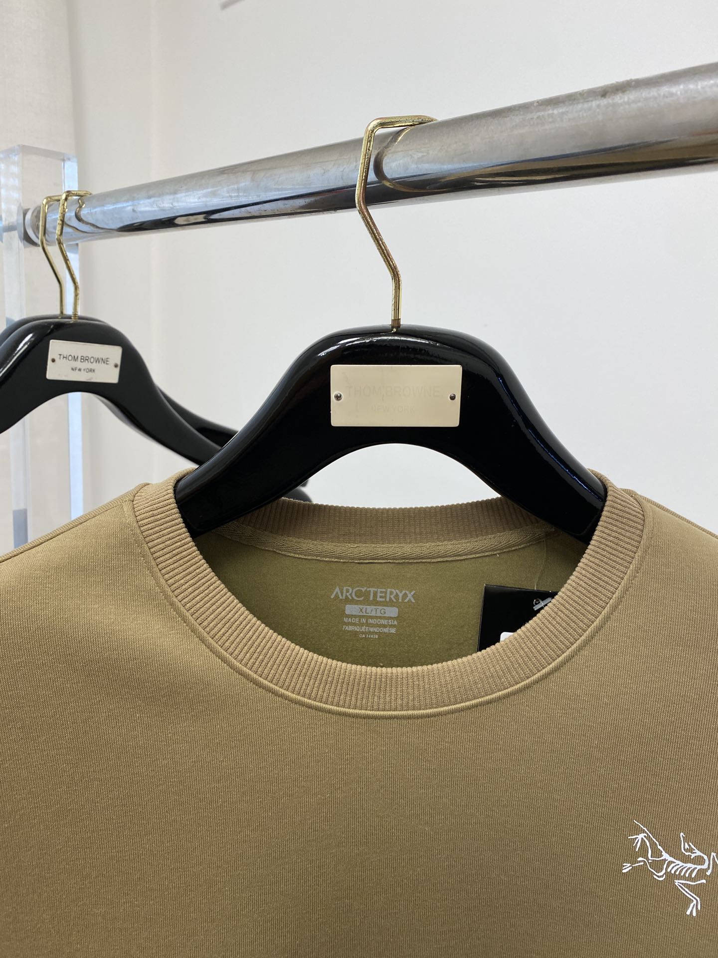 始祖鸟、2024新品卫衣，帅气时尚，胸前顶级印花图案logo，简约百搭款。面料棉 不仅挺括，保持潮流的廓