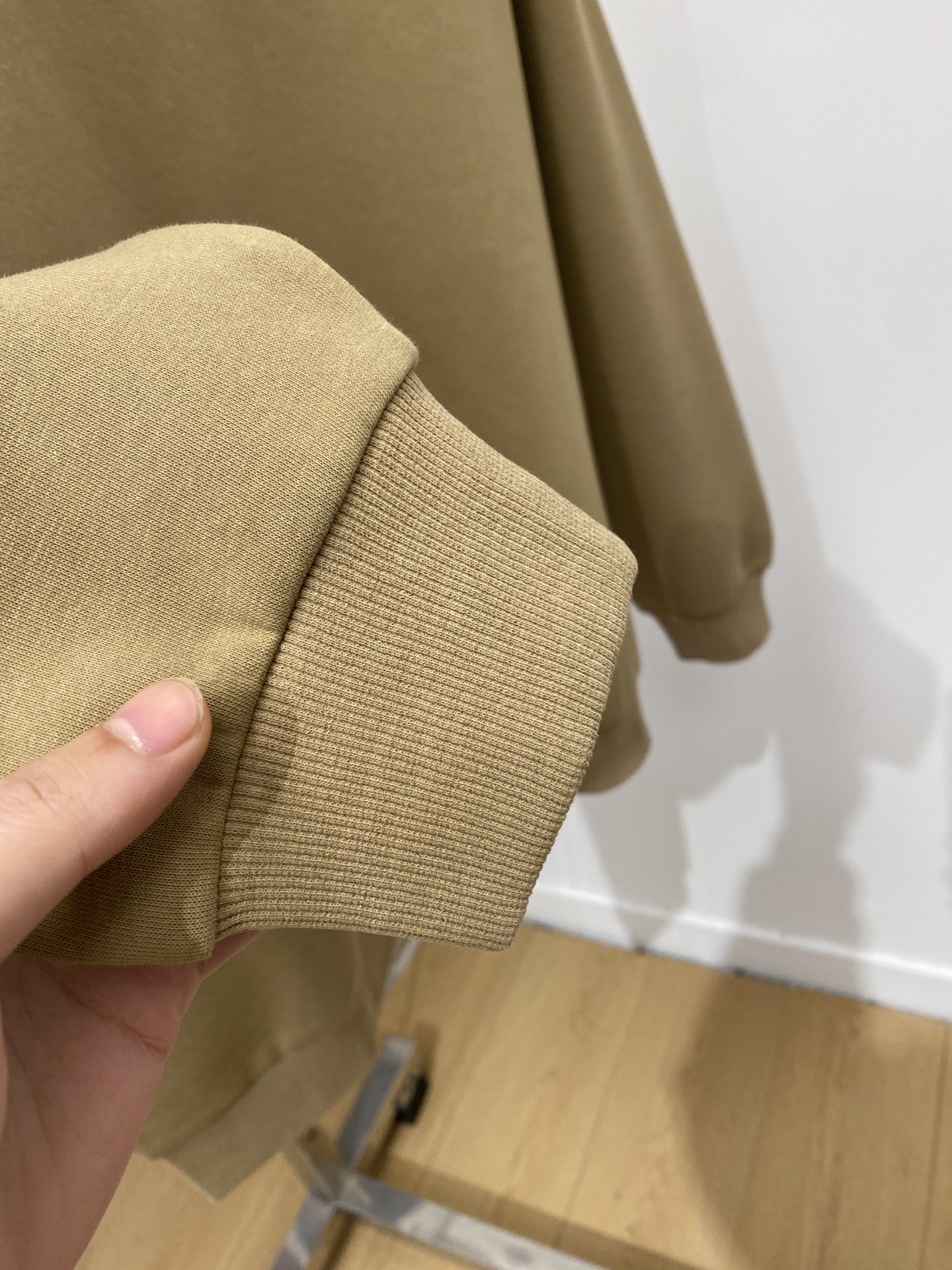 始祖鸟、2024新品卫衣，帅气时尚，胸前顶级印花图案logo，简约百搭款。面料棉 不仅挺括，保持潮流的廓