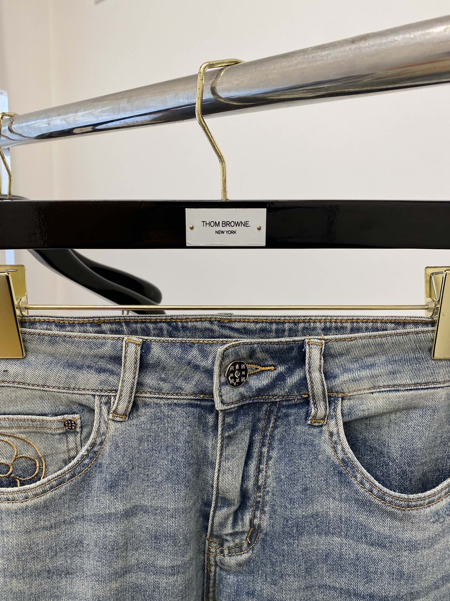 🍀 LV、最新品，专柜同步有售，原单狠货，水洗休闲加绒牛仔裤，进口原版水洗弹力面料，舒适有弹性，原版五金