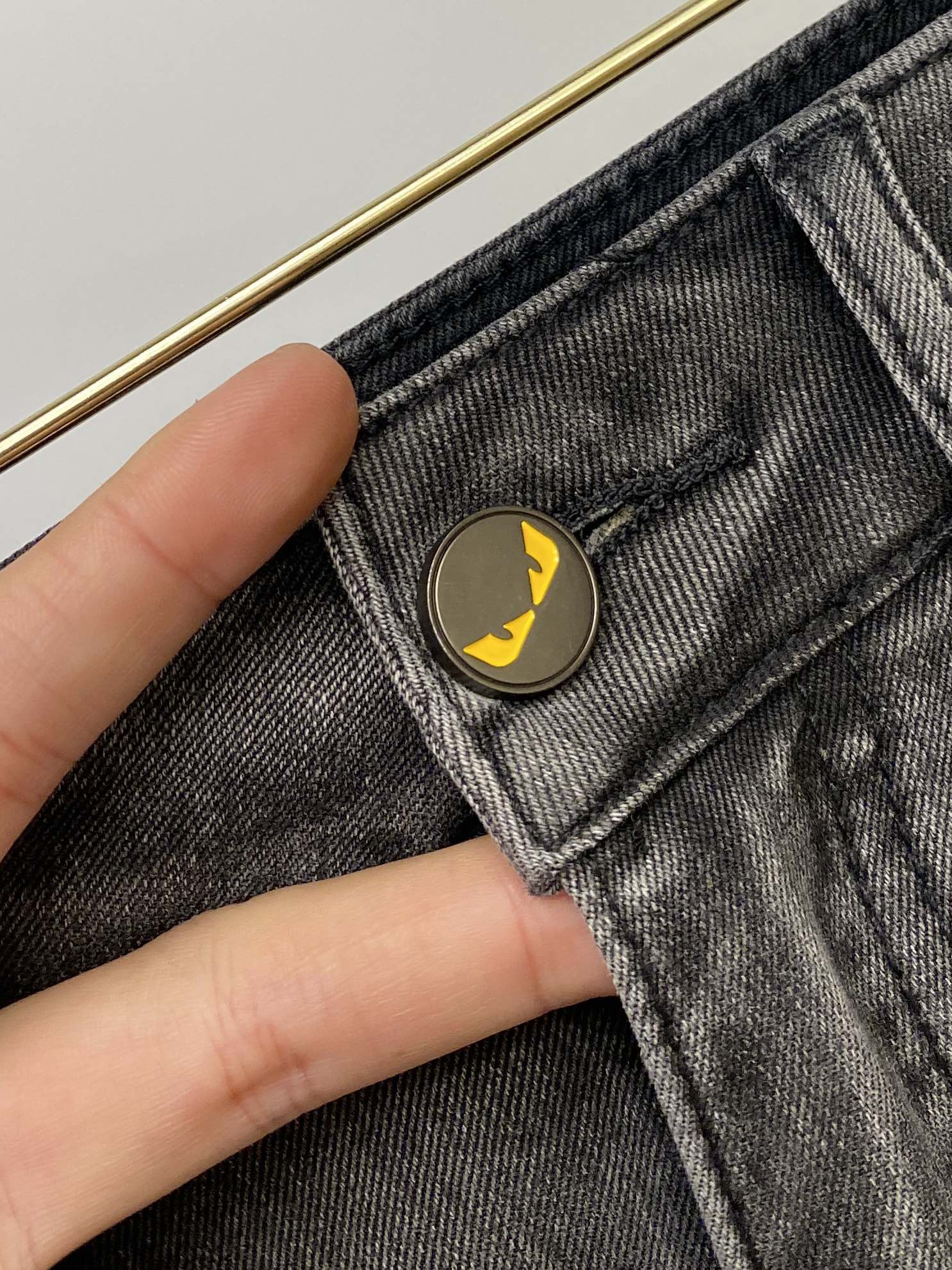 🍀 芬迪、最新品，专柜同步有售，原单狠货，水洗休闲加绒牛仔裤，进口原版水洗弹力面料，舒适有弹性，原版五金